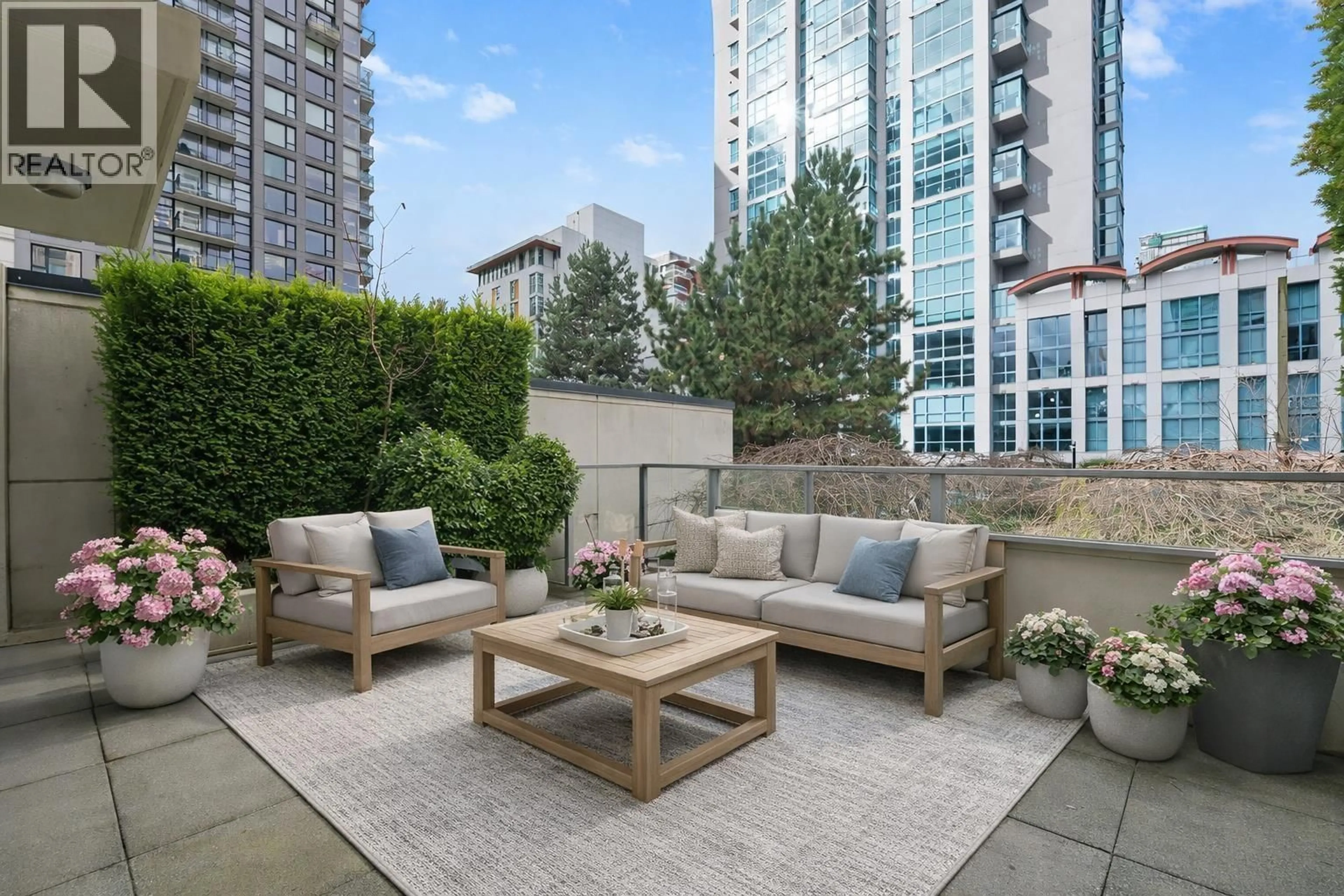 Patio, unknown for 1237 RICHARDS STREET, Vancouver British Columbia V6B3G3