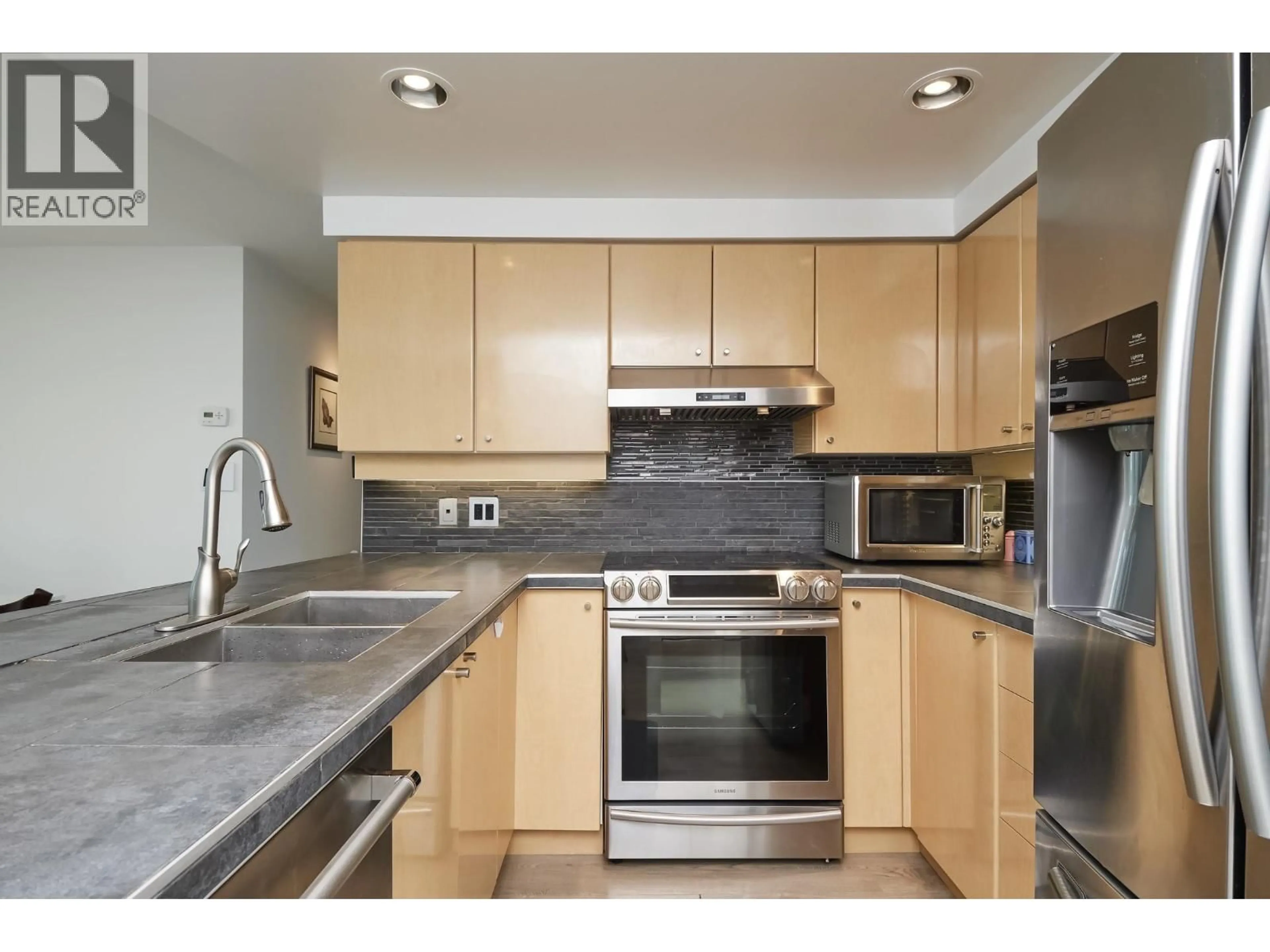 Standard kitchen, unknown for 2005 - 1009 EXPO BOULEVARD, Vancouver British Columbia V6Z2V9