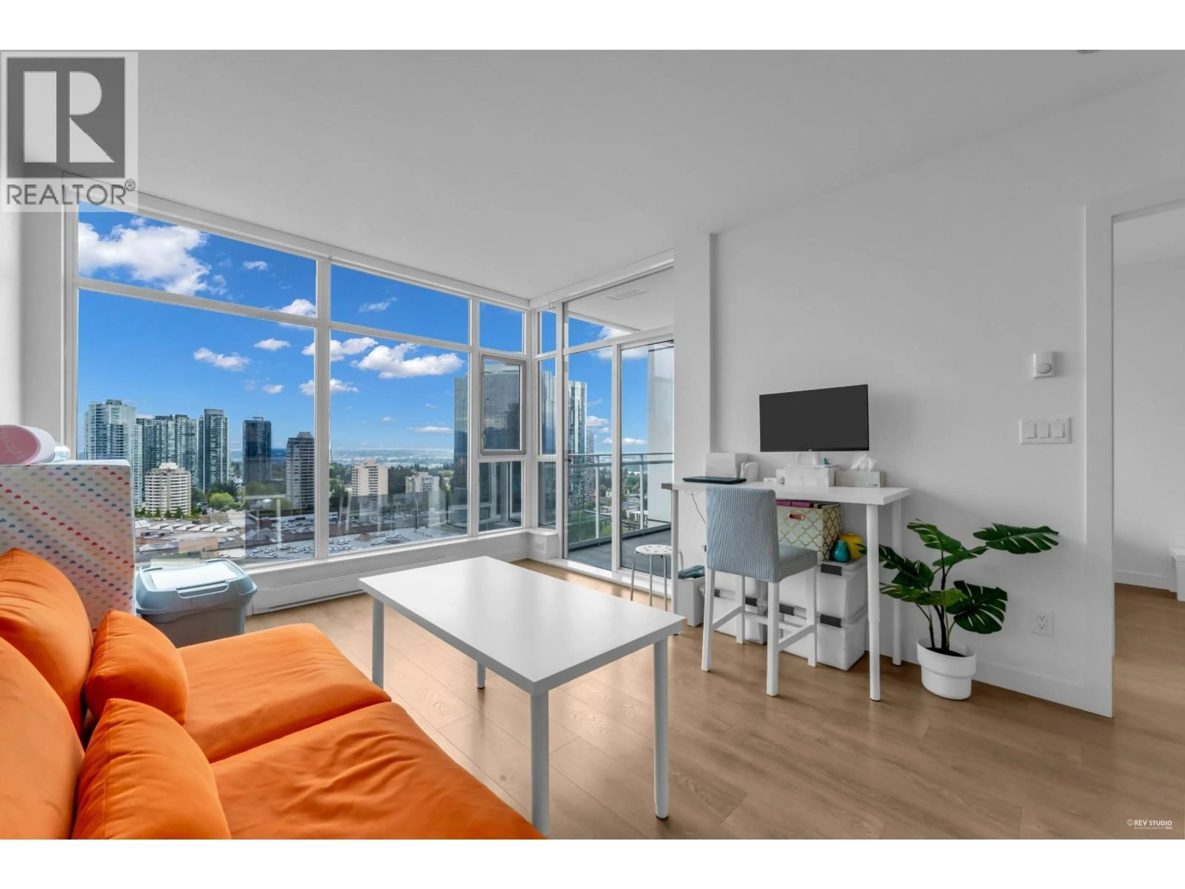 Living room with furniture, wood/laminate floor for 2701 - 4670 ASSEMBLY WAY, Burnaby British Columbia V5H0H3