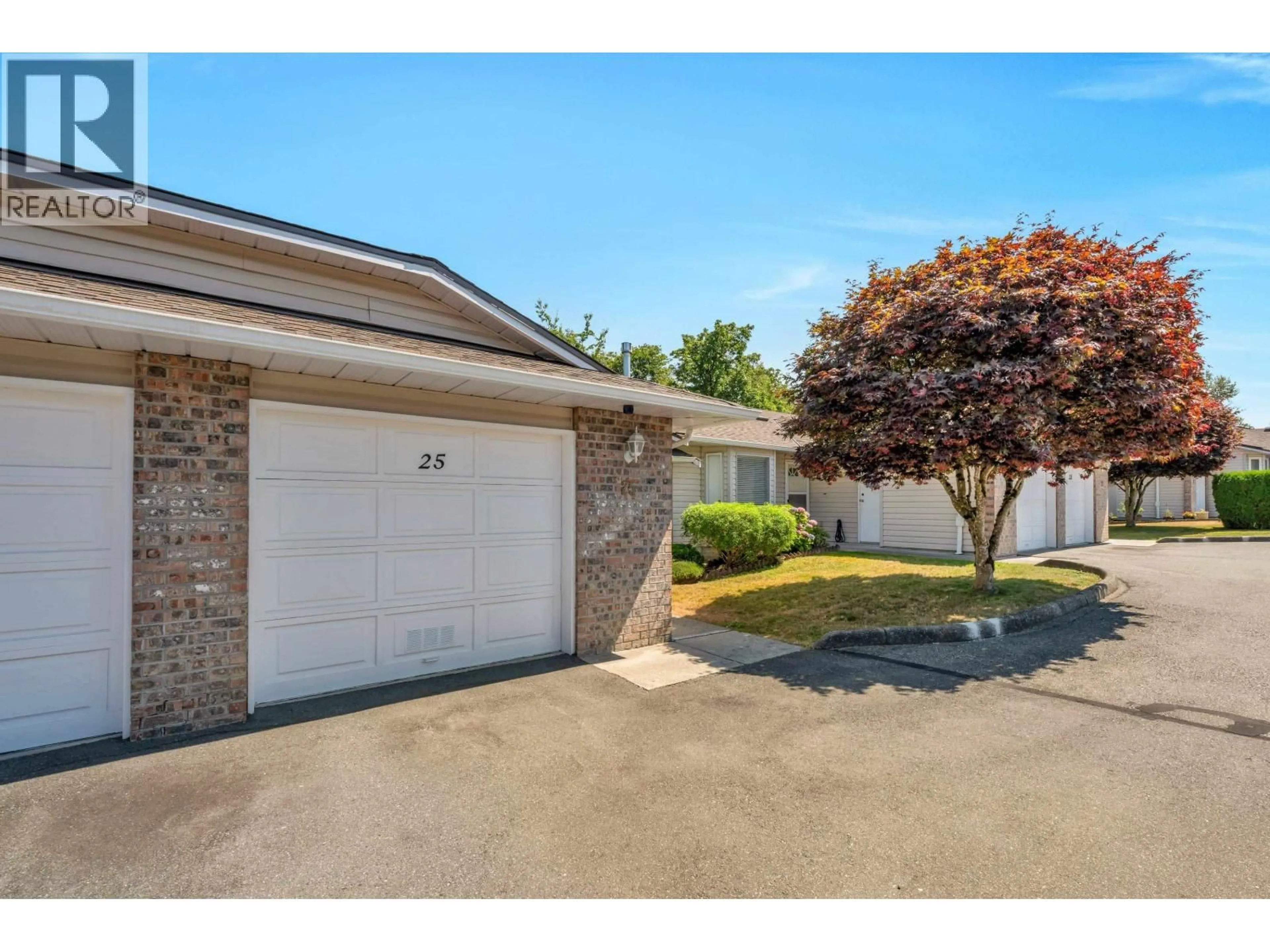 Indoor garage for 25 - 22308 124 AVENUE, Maple Ridge British Columbia V2X0R6