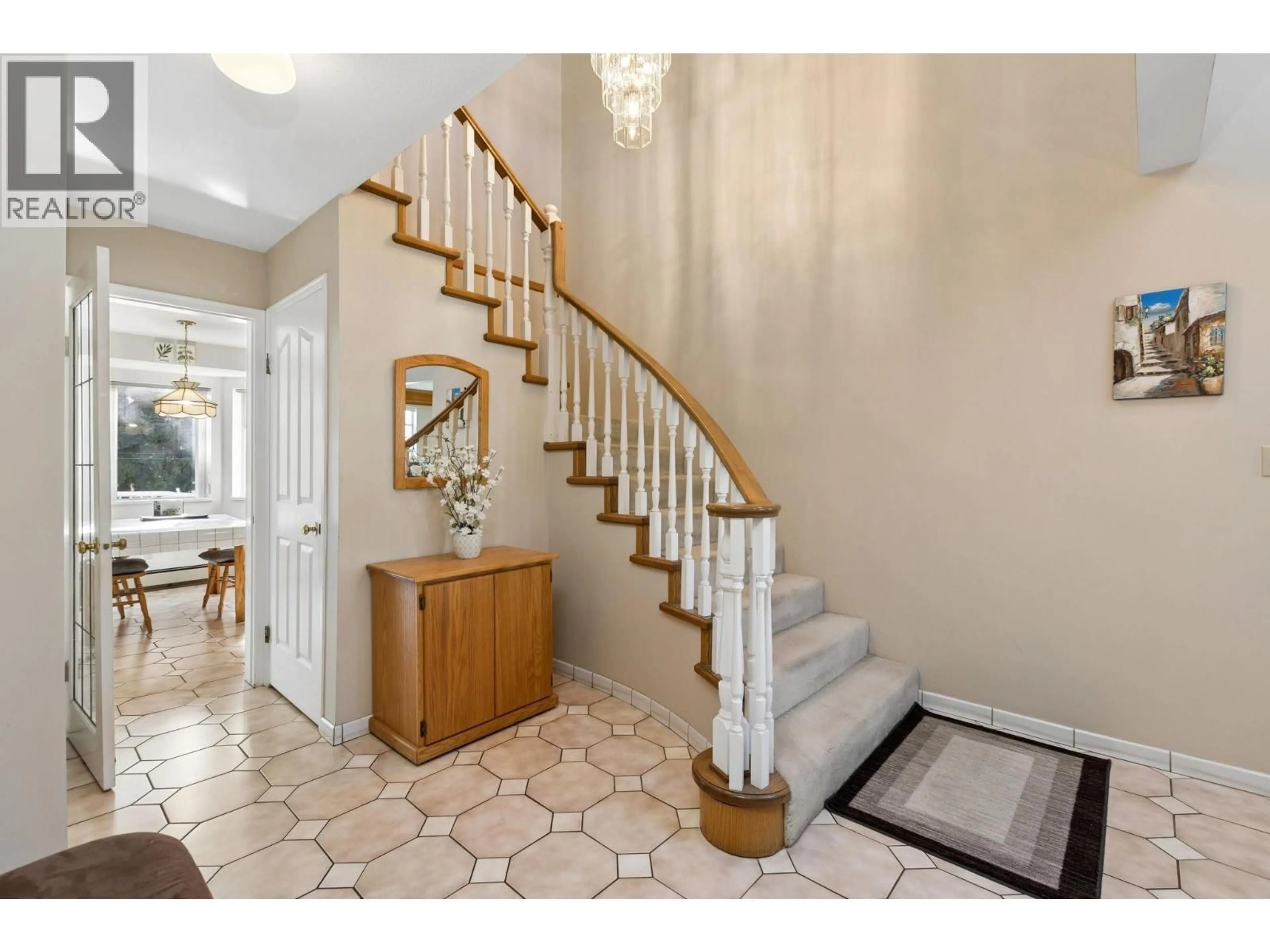 Indoor entryway for 5356 UNION STREET, Burnaby British Columbia V5B1W3