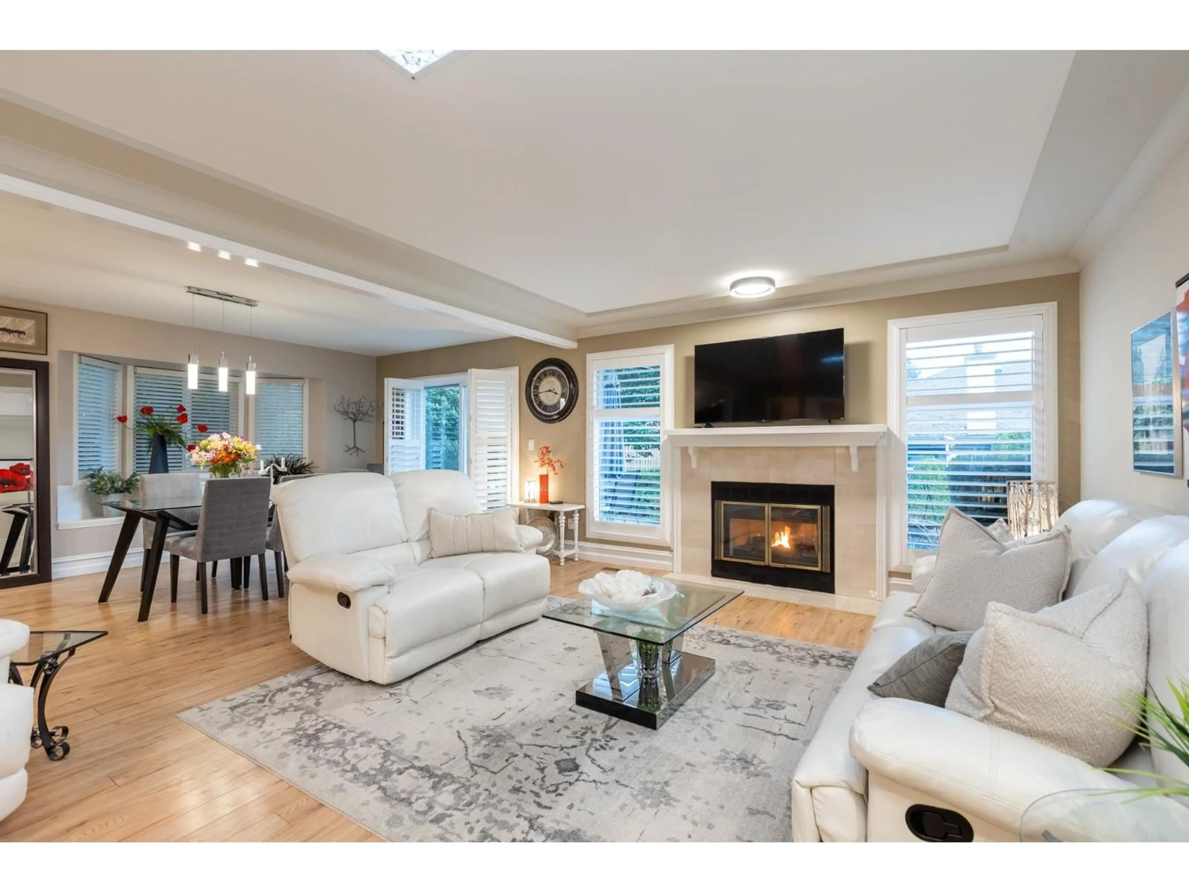 Living room with furniture, unknown for 4 - 12945 17 AVENUE, Surrey British Columbia V4A8T7