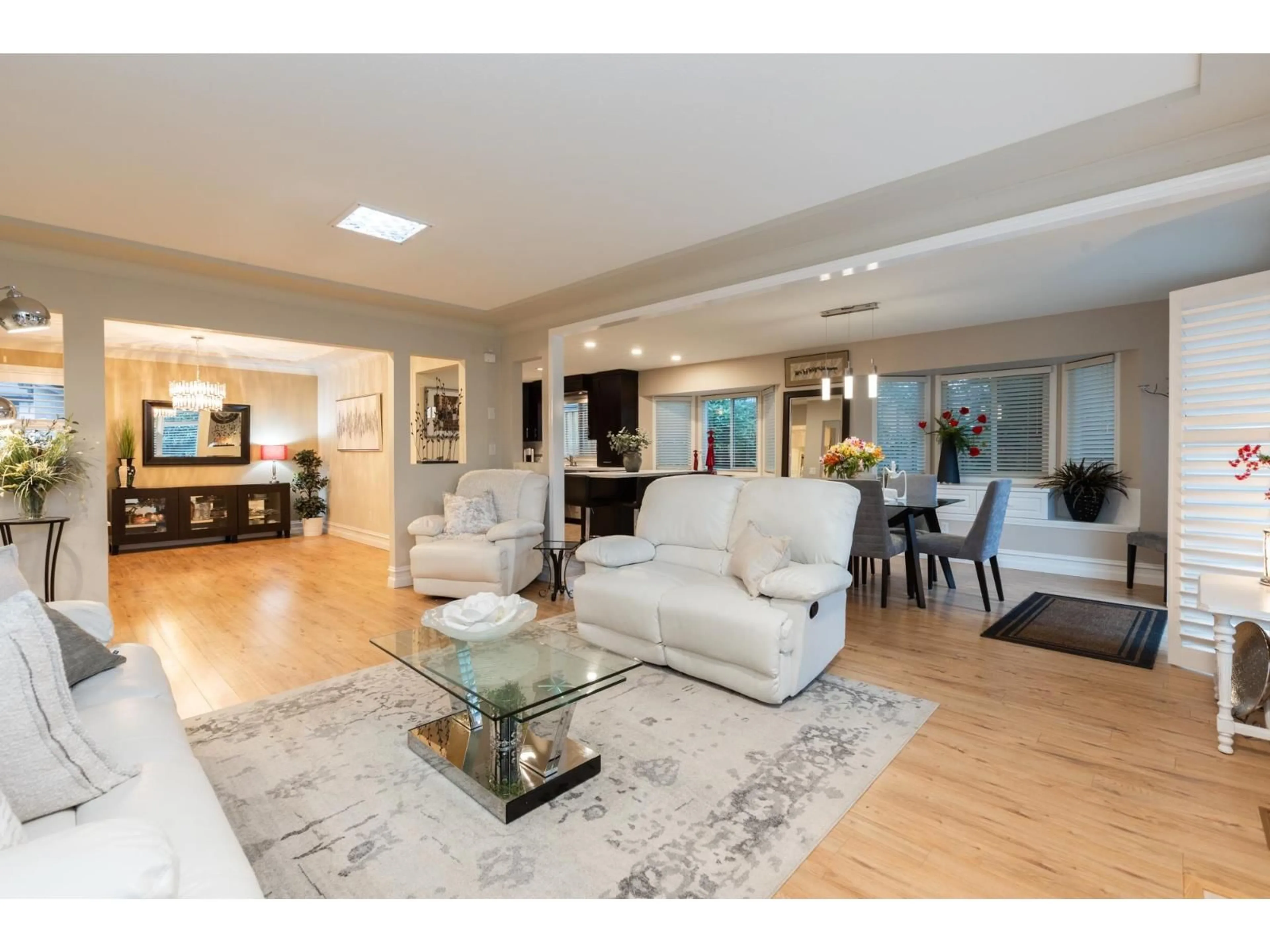 Living room with furniture, unknown for 4 - 12945 17 AVENUE, Surrey British Columbia V4A8T7