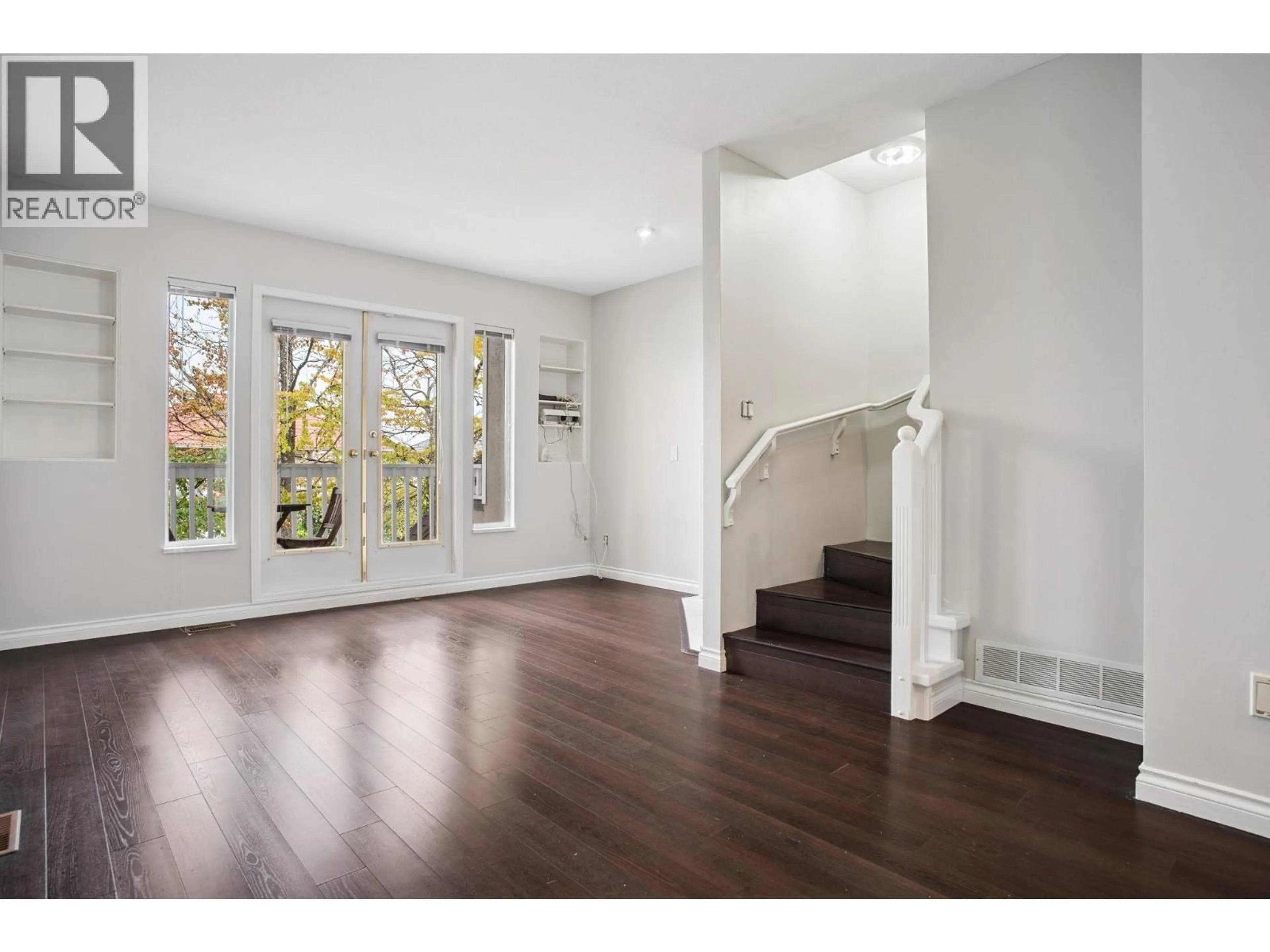 Indoor entryway for 6 - 4933 FISHER DRIVE, Richmond British Columbia V6X3Z2