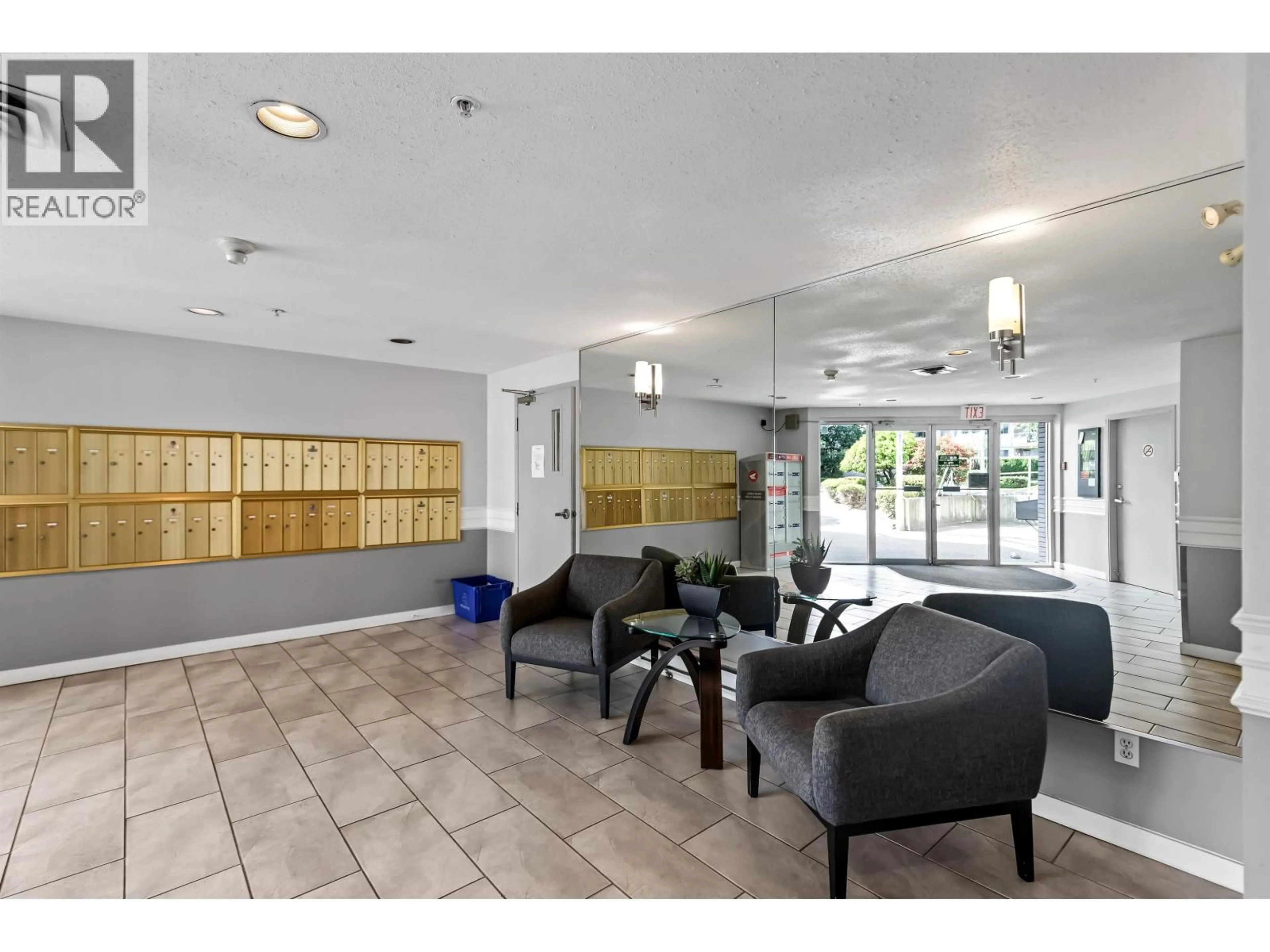 Lobby for 304 - 19236 FORD ROAD, Pitt Meadows British Columbia V3Y2K1