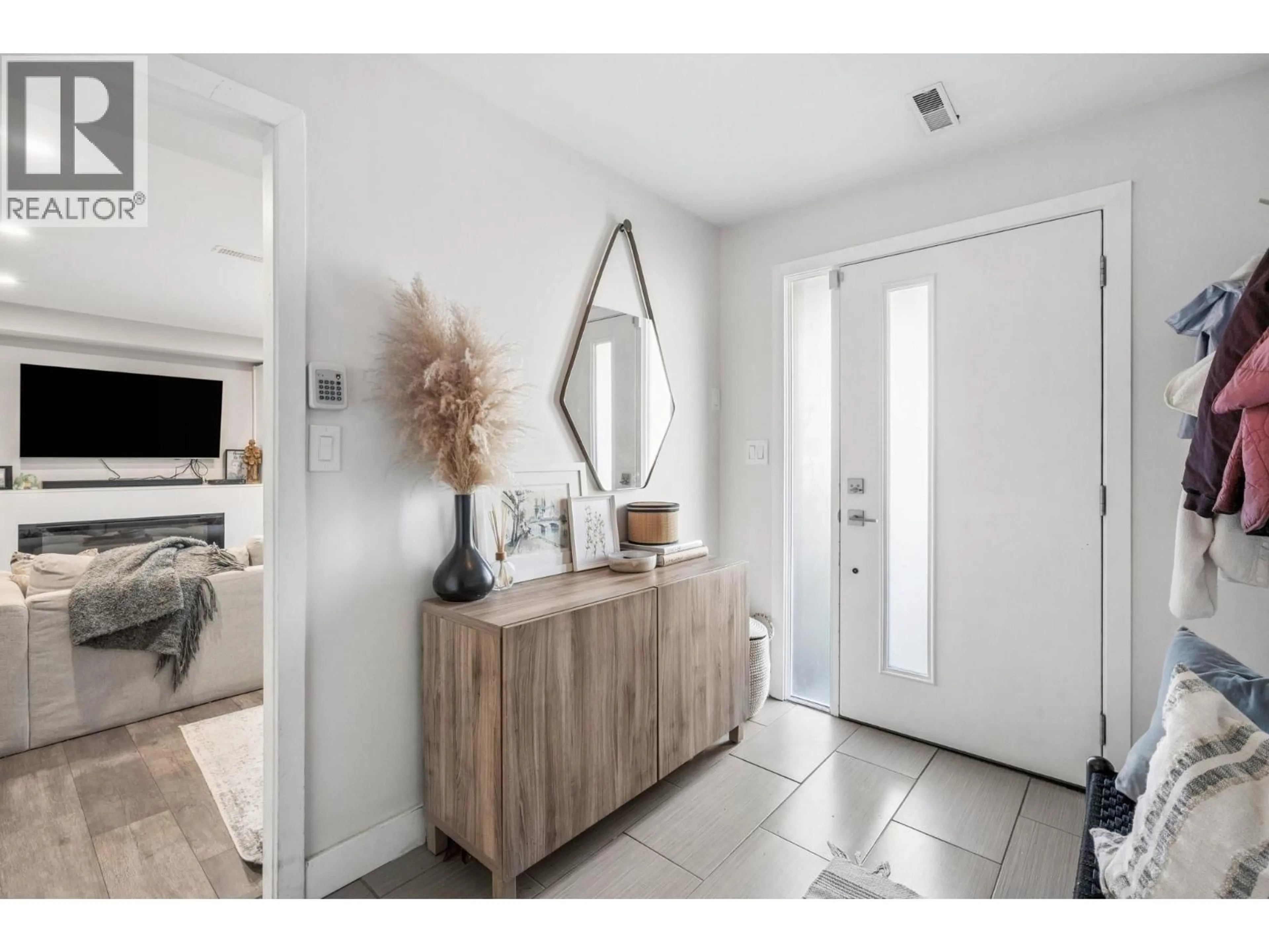 Indoor entryway for 3616 GEORGIA STREET, Vancouver British Columbia V5K2M1