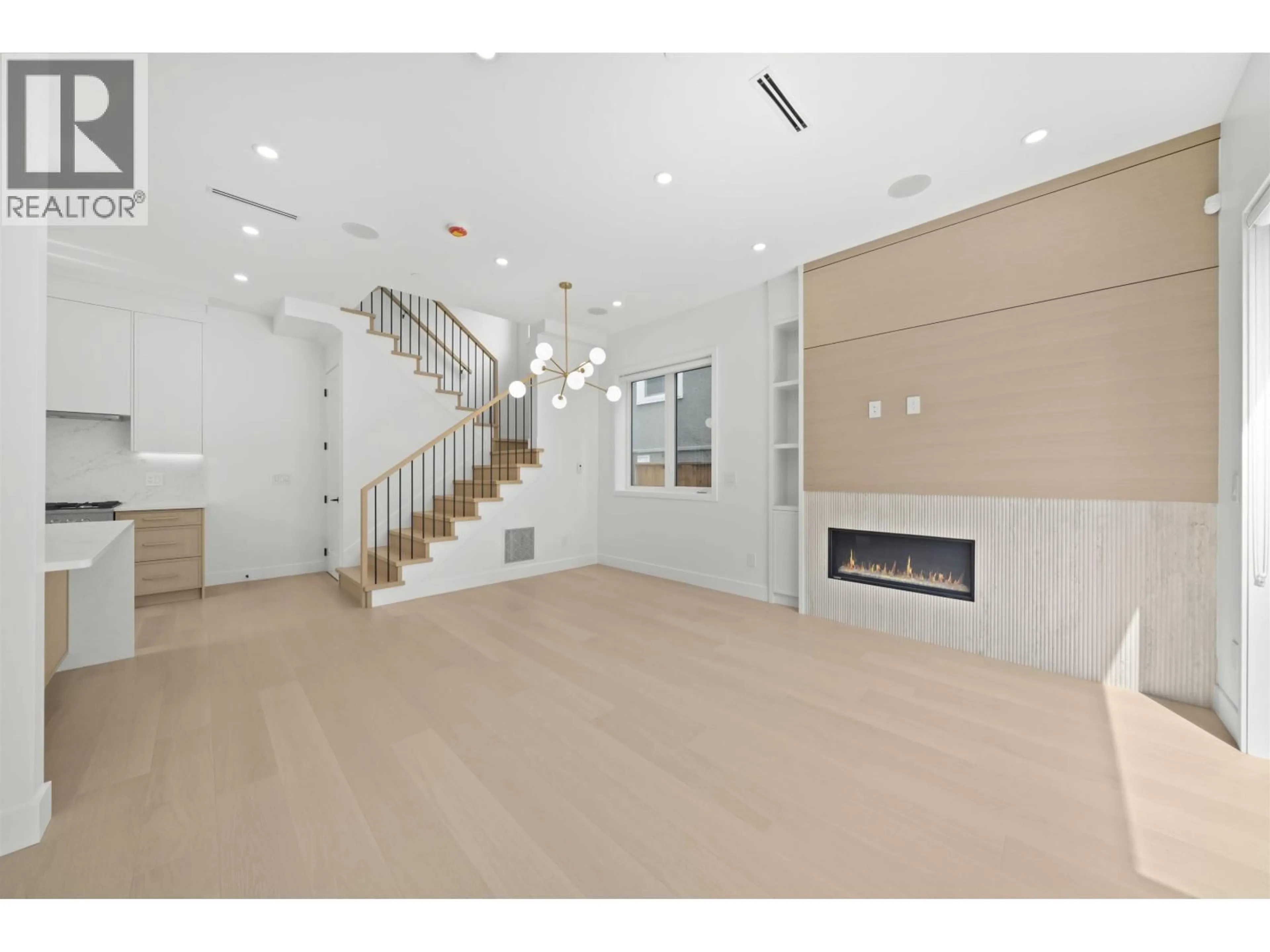 Unknown for 1 - 6461 PRINCE EDWARD STREET, Vancouver British Columbia V5W2Y3