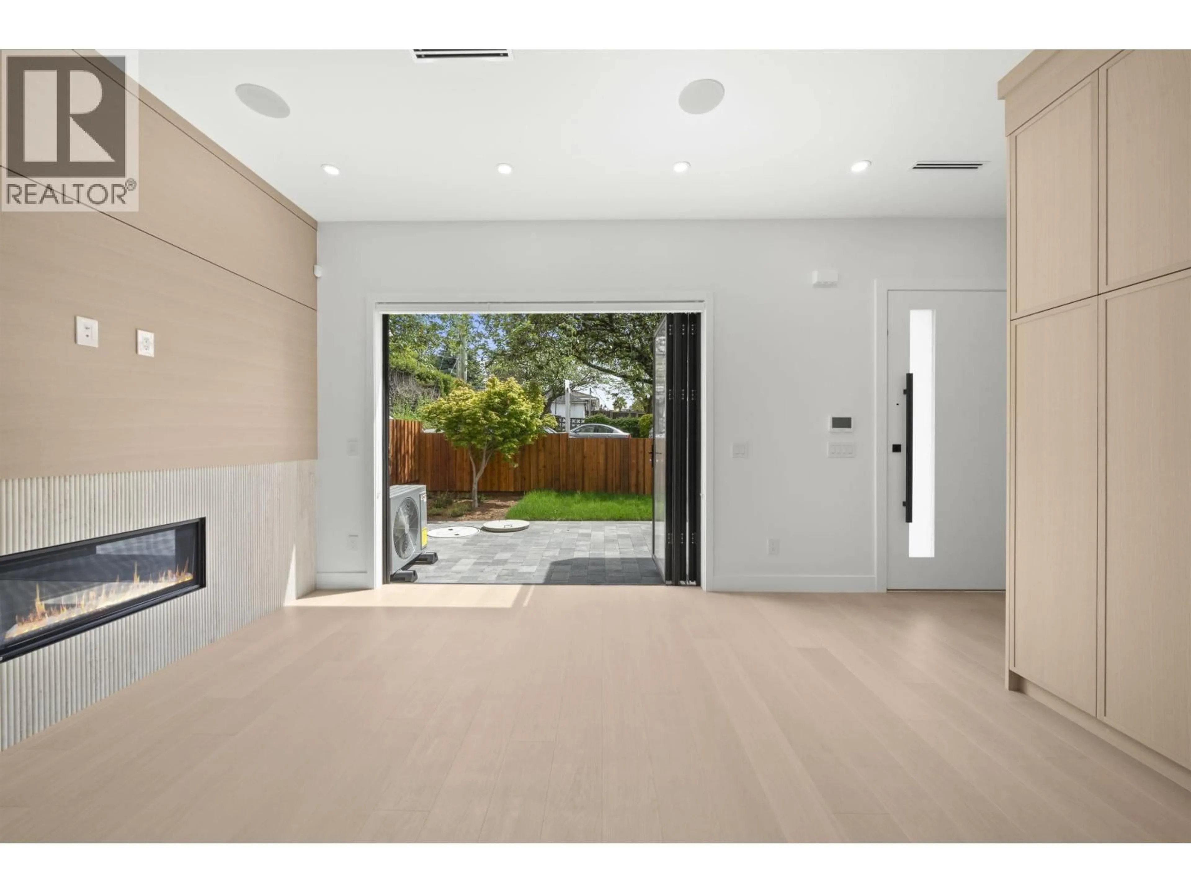 Indoor entryway for 1 - 6461 PRINCE EDWARD STREET, Vancouver British Columbia V5W2Y3