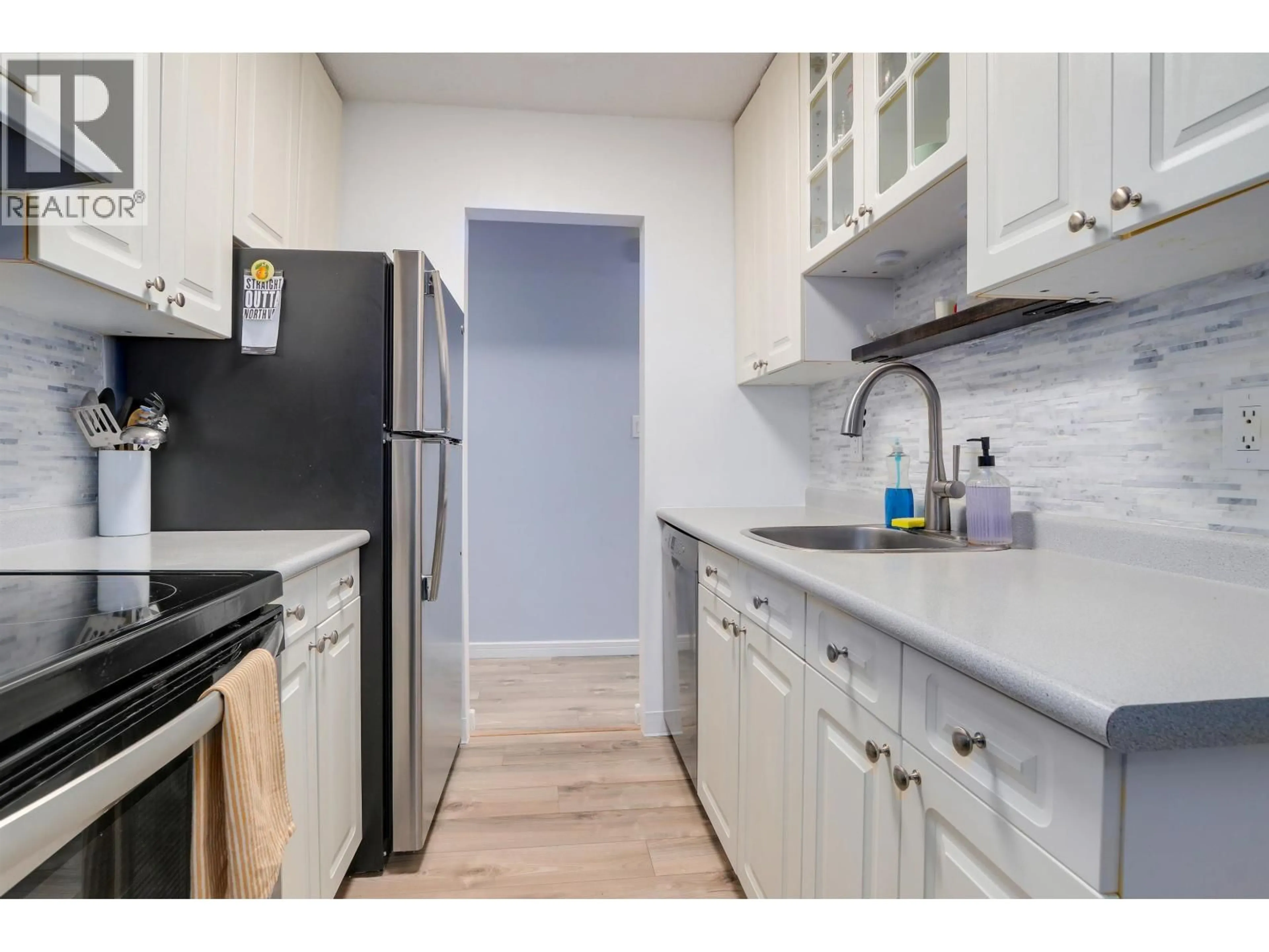 Standard kitchen, unknown for 314 - 170 3RD STREET, North Vancouver British Columbia V7L1E6