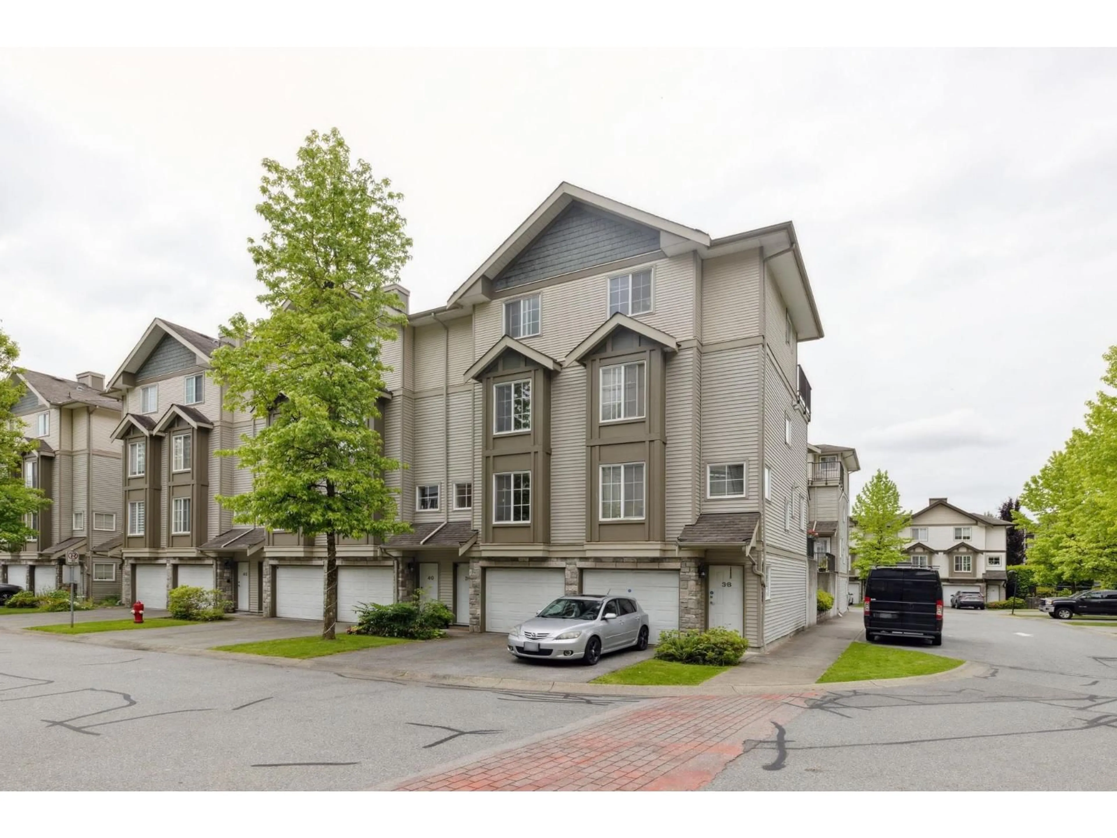 A pic from outside/outdoor area/front of a property/back of a property/a pic from drone, street for 39 - 14855 100 AVENUE, Surrey British Columbia V3R2W1