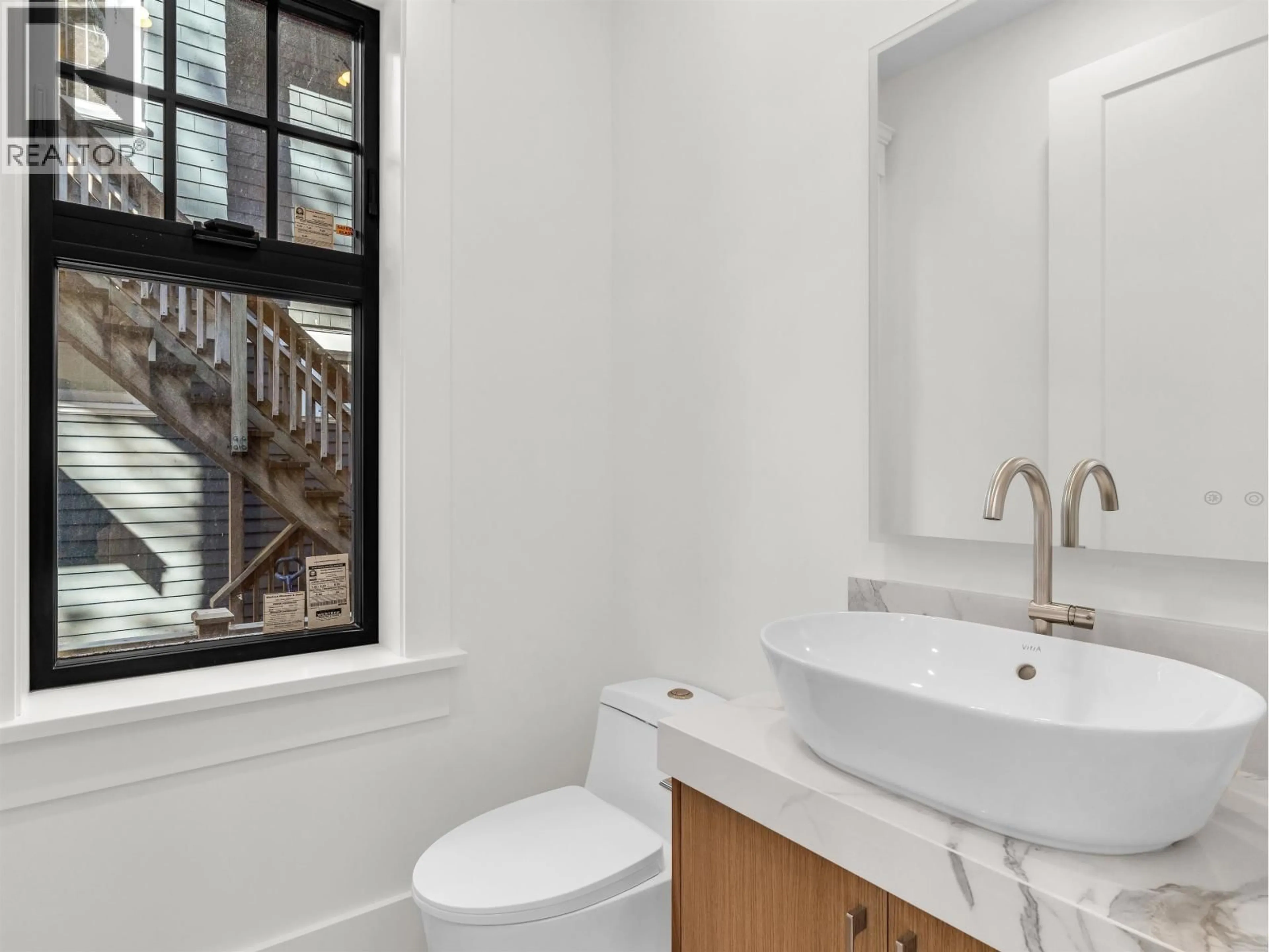 Standard bathroom, ceramic/tile floor for 2568 2ND AVENUE, Vancouver British Columbia V6K1J8