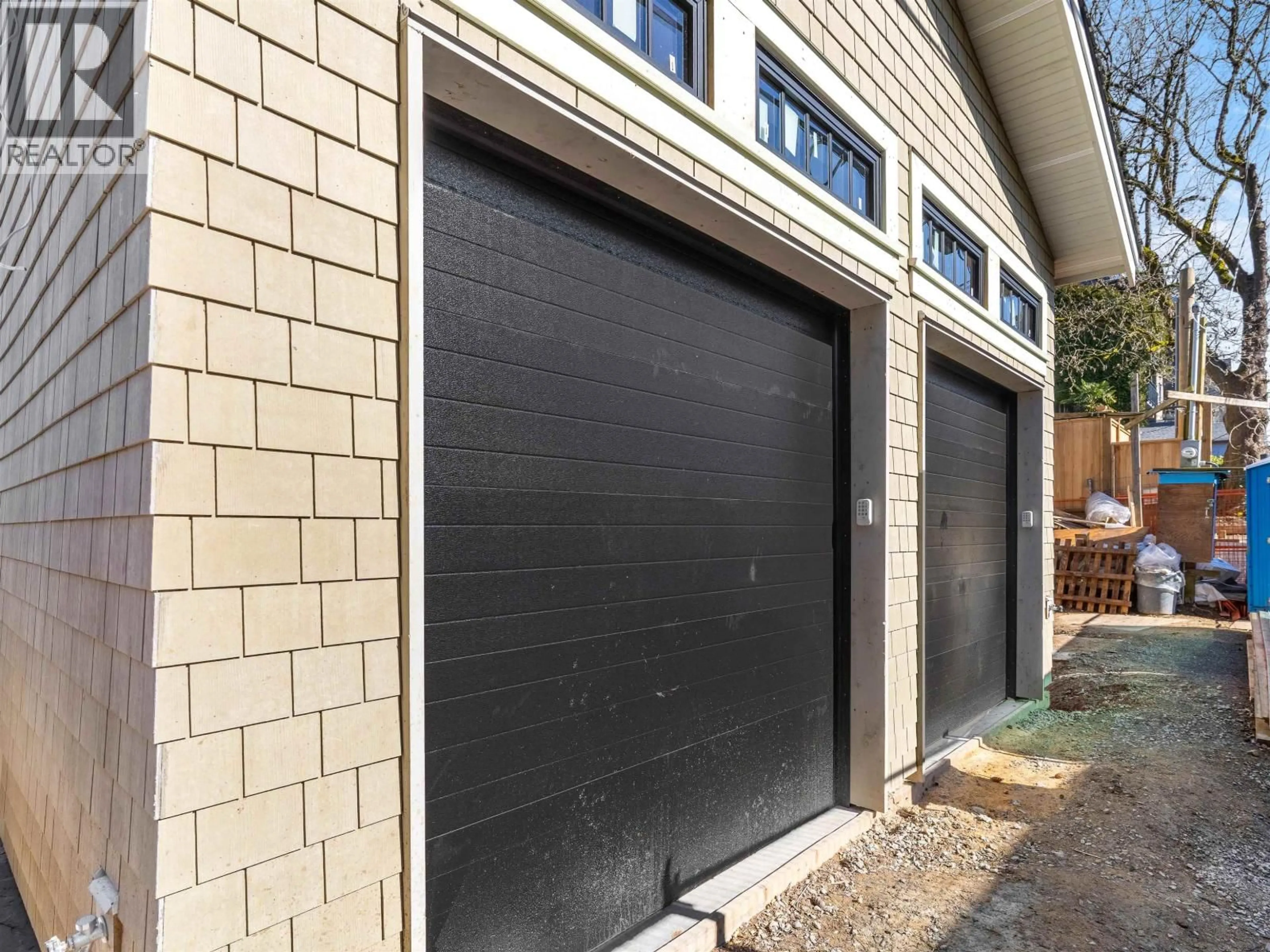 Indoor garage for 2570 2ND AVENUE, Vancouver British Columbia V6K1J8