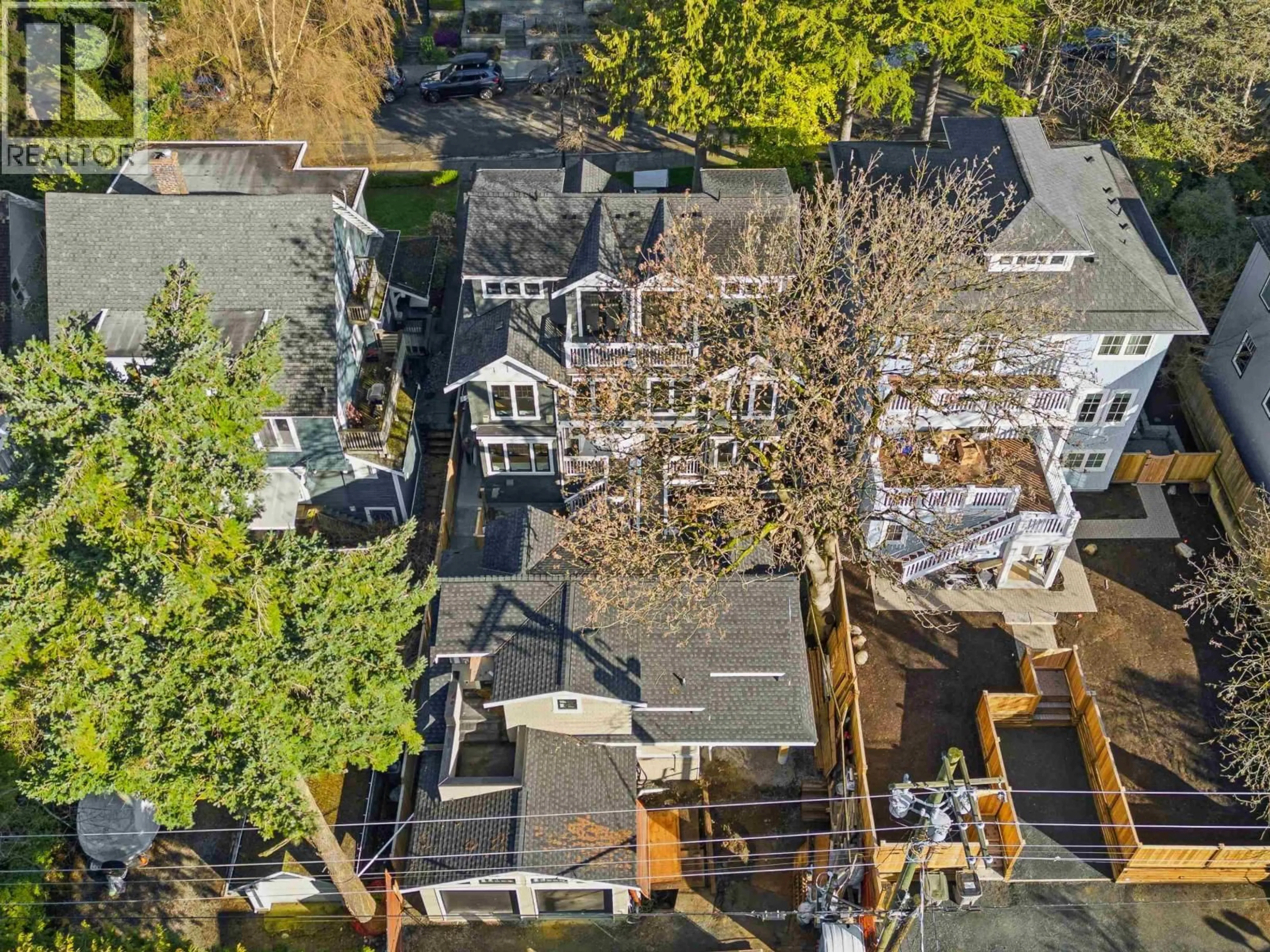 A pic from outside/outdoor area/front of a property/back of a property/a pic from drone, city buildings view from balcony for 2570 2ND AVENUE, Vancouver British Columbia V6K1J8