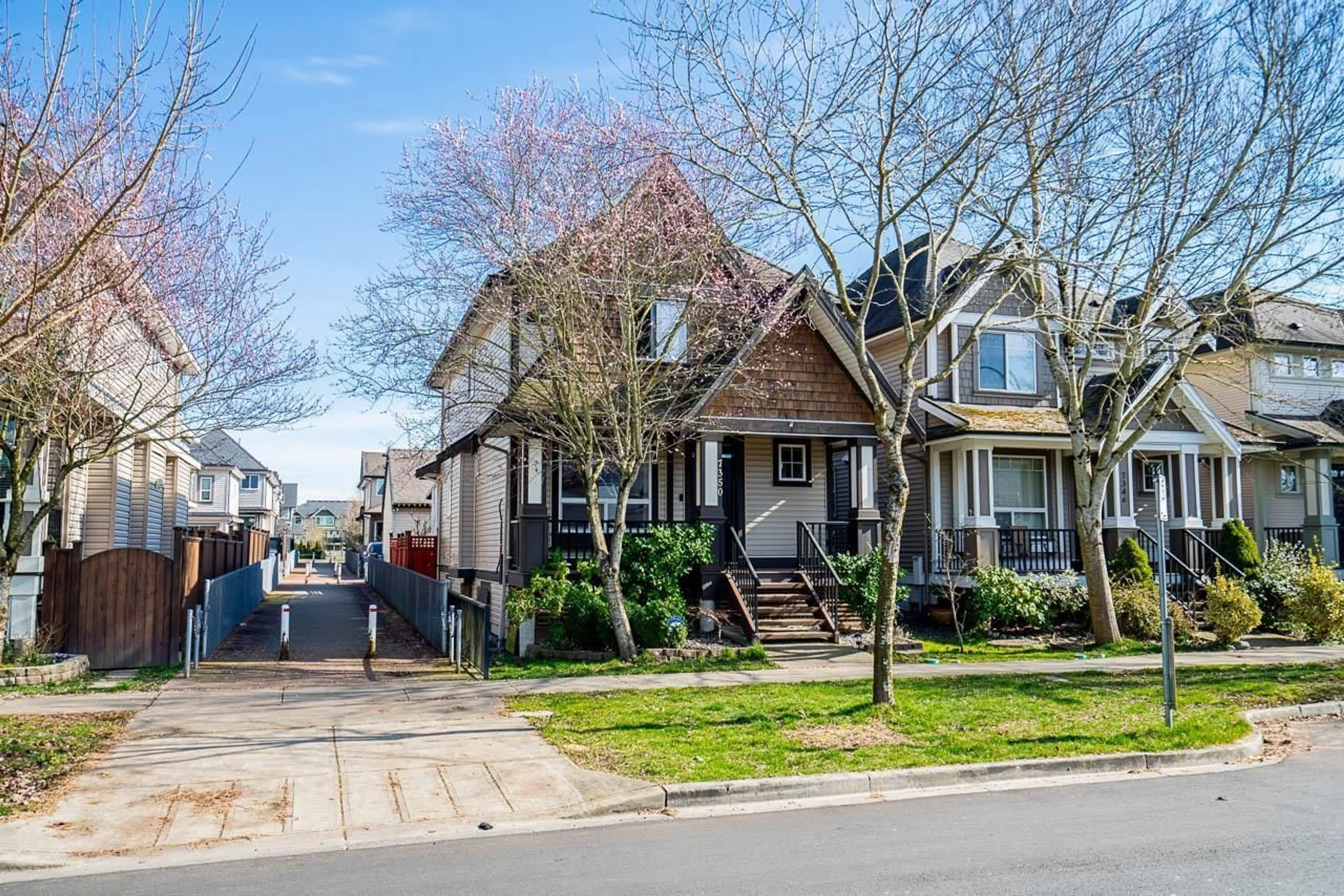 Home with brick exterior material, street for 7350 194 STREET, Surrey British Columbia V4N6K1