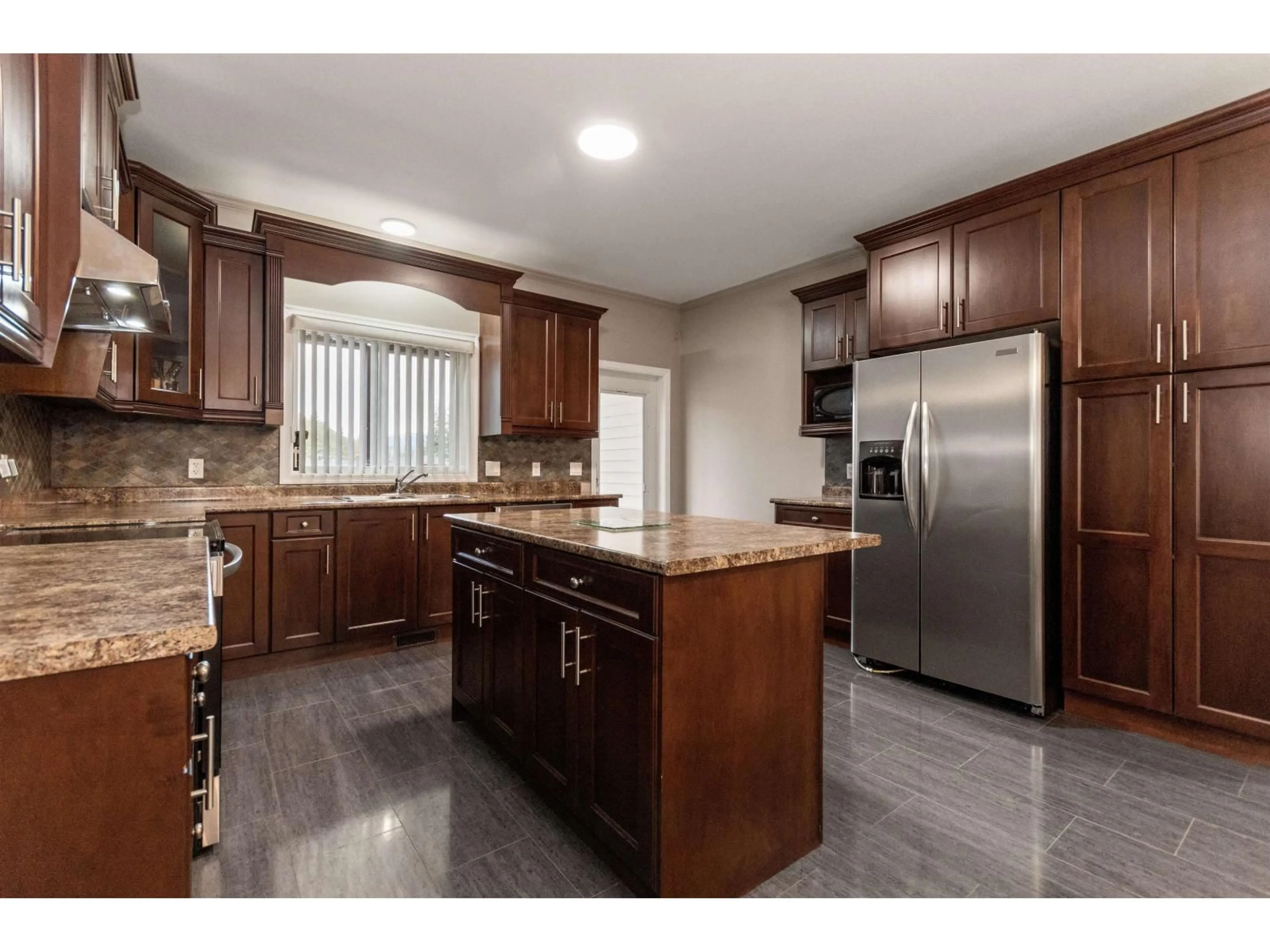 Open concept kitchen, ceramic/tile floor for 63861 OLD YALE ROAD, Hope British Columbia V0X1L2