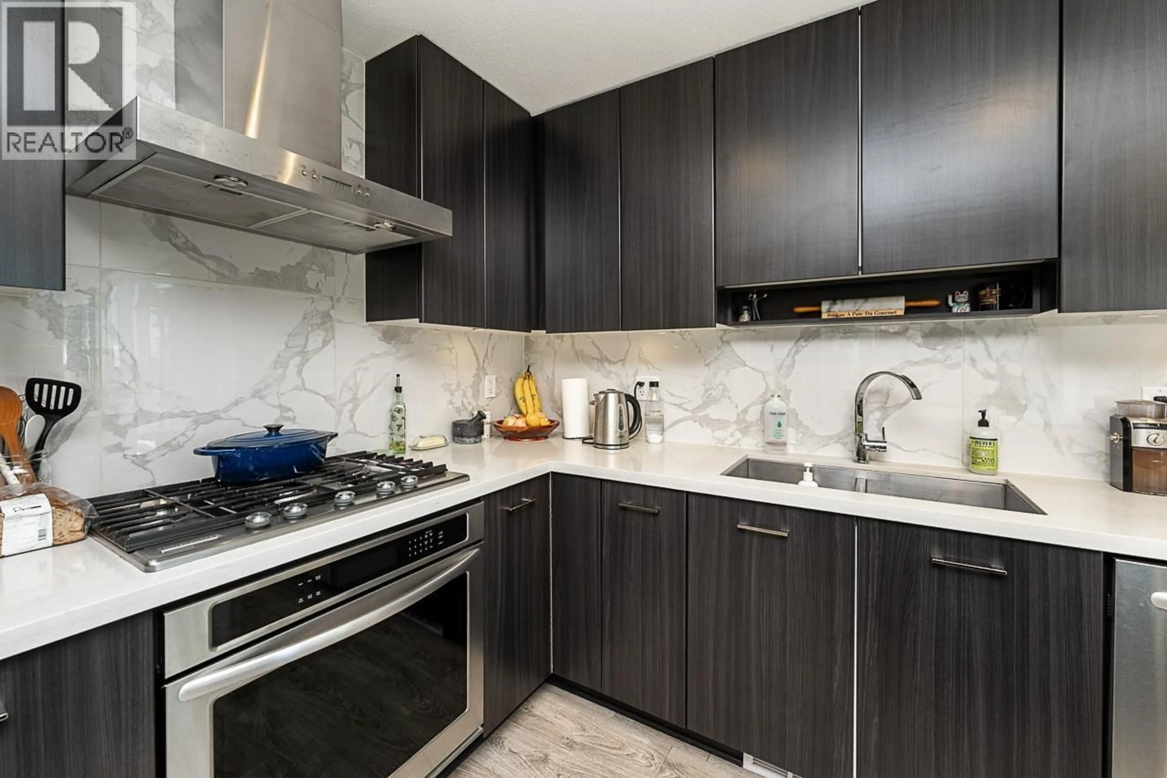 Standard kitchen, ceramic/tile floor for 1707 - 4189 HALIFAX STREET, Burnaby British Columbia V5C0H9