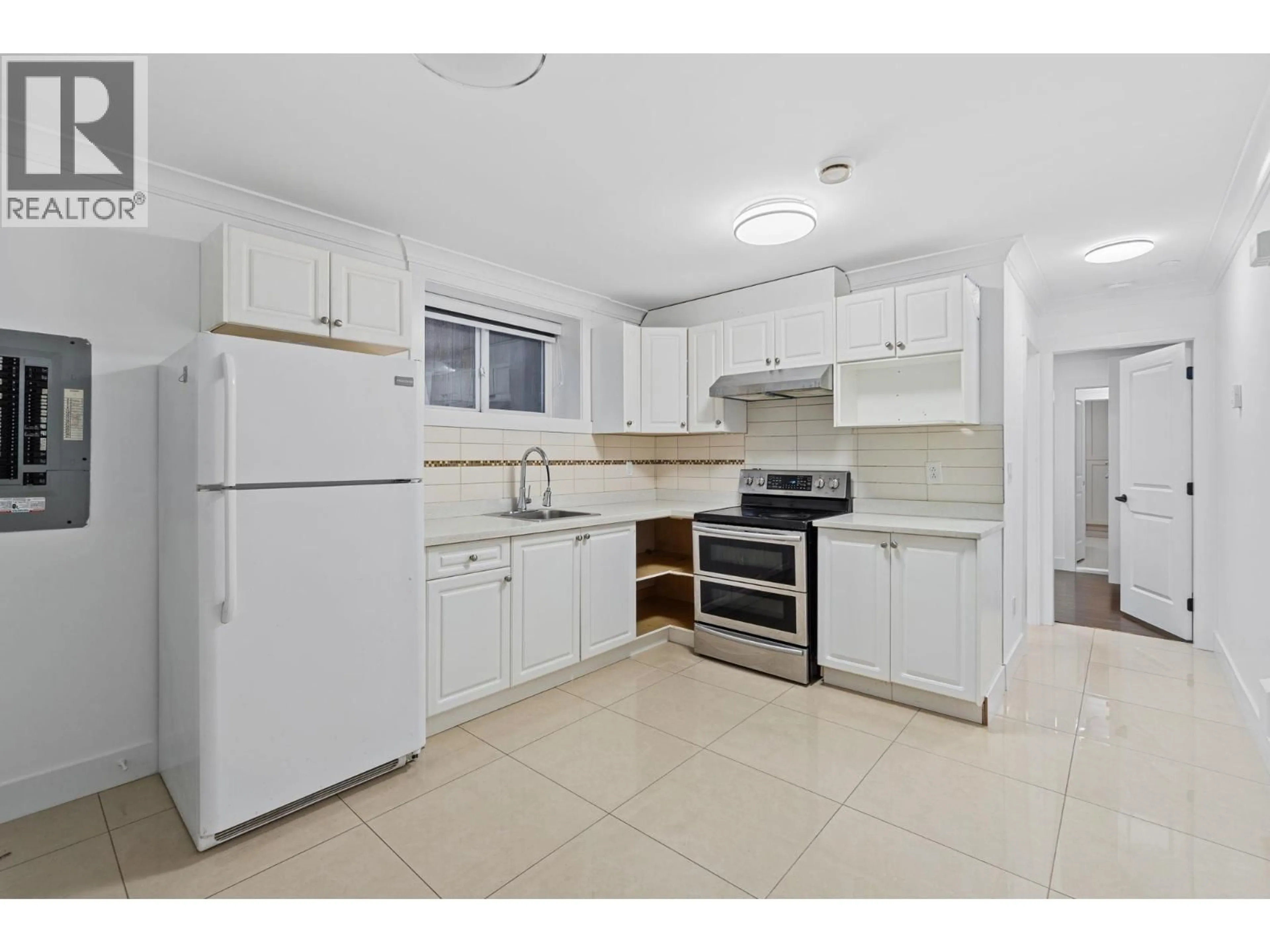 Standard kitchen, ceramic/tile floor for 831 KING EDWARD AVENUE, Vancouver British Columbia V5V2E5