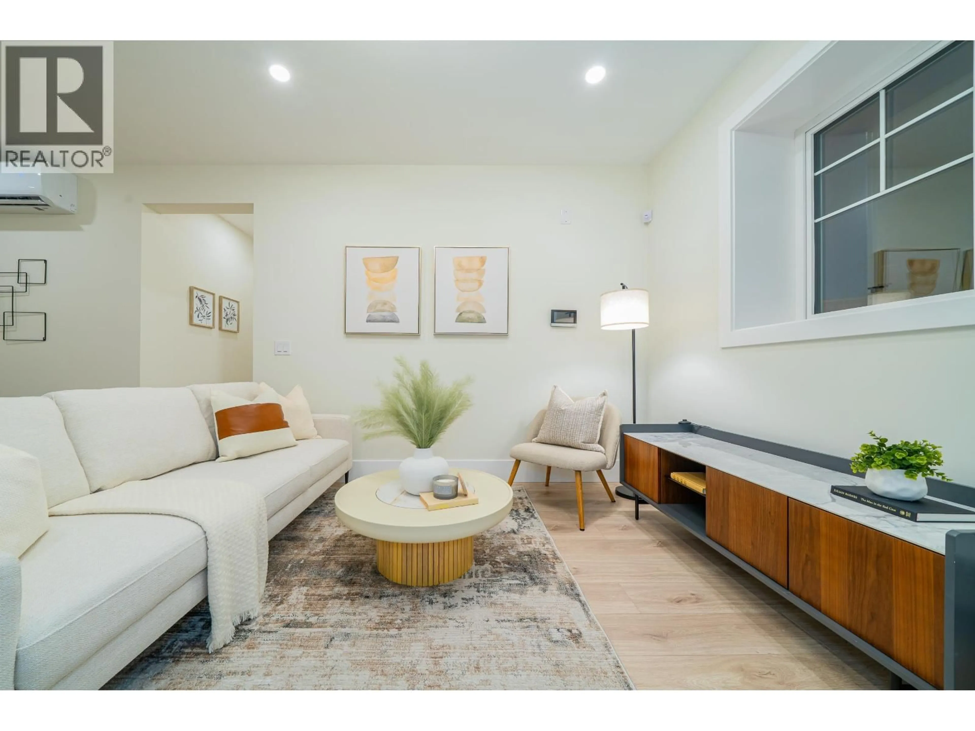 Living room with furniture, wood/laminate floor for 7813 SHAUGHNESSY STREET, Vancouver British Columbia V6P3X7