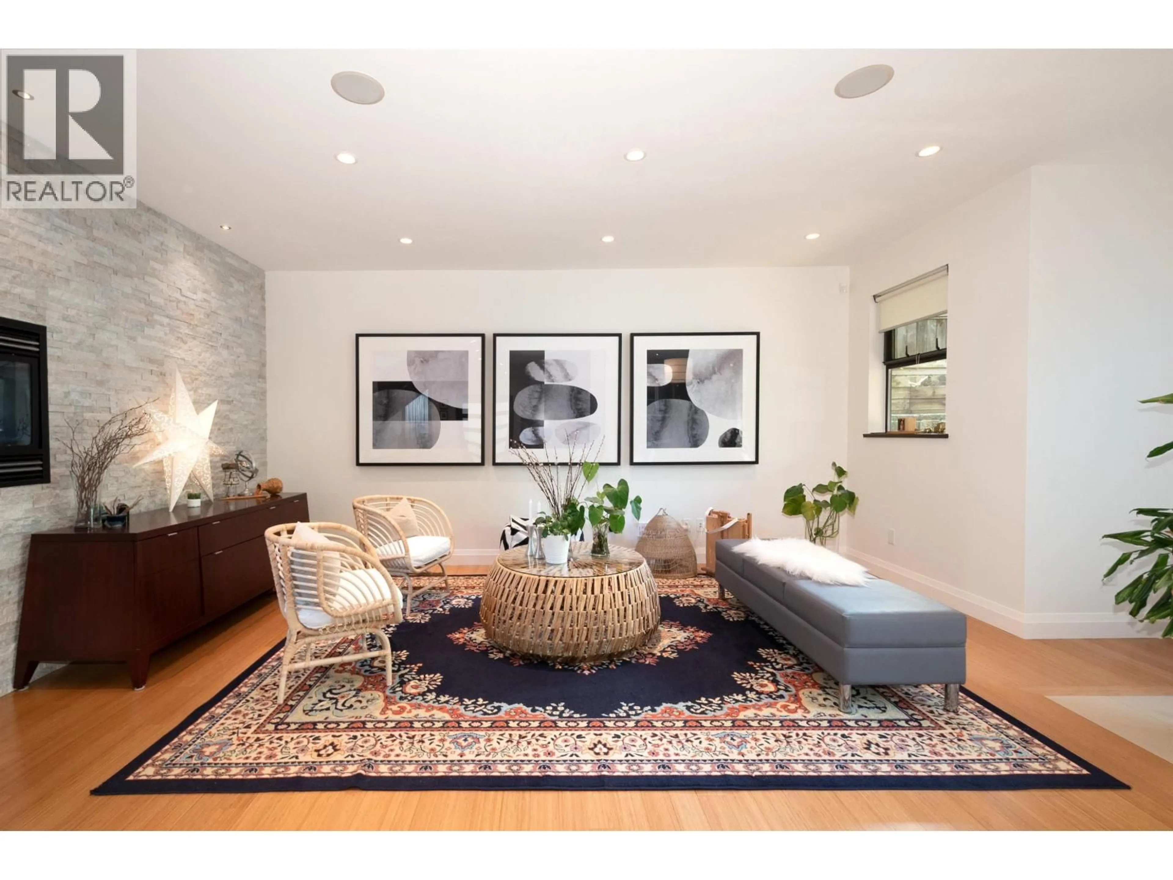 Living room with furniture, unknown for 1930 PANORAMA DRIVE, North Vancouver British Columbia V7G1V1