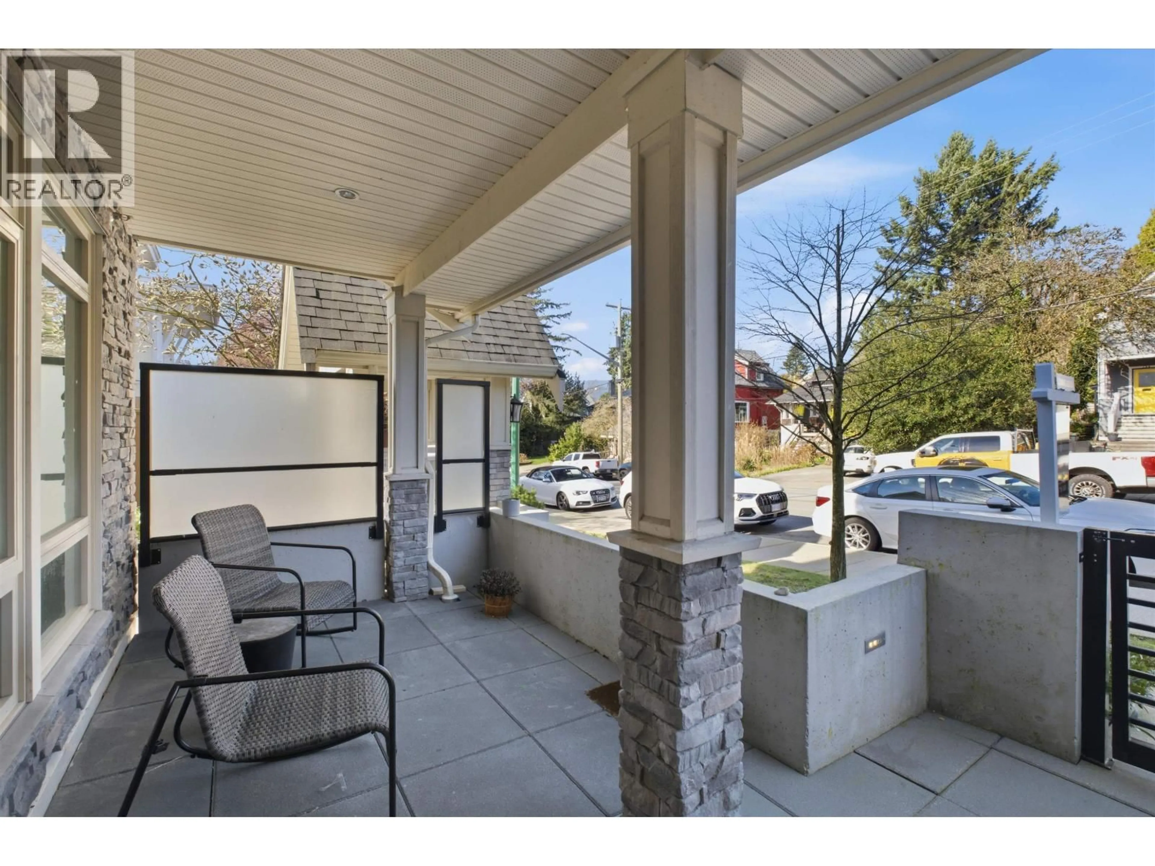 Patio, street for 1 - 115 QUEENS ROAD, North Vancouver British Columbia V7N2K4