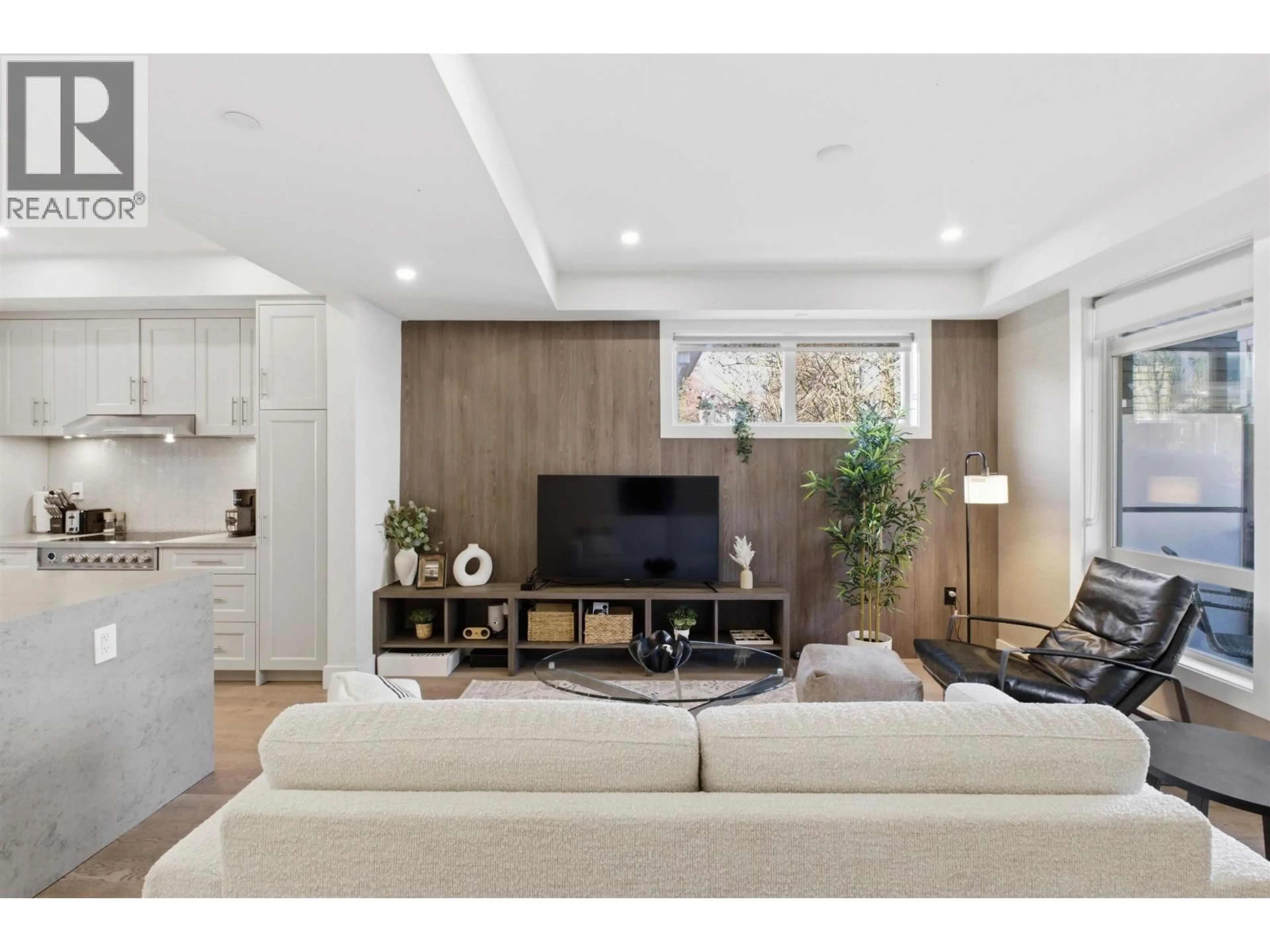 Living room with furniture, wood/laminate floor for 1 - 115 QUEENS ROAD, North Vancouver British Columbia V7N2K4