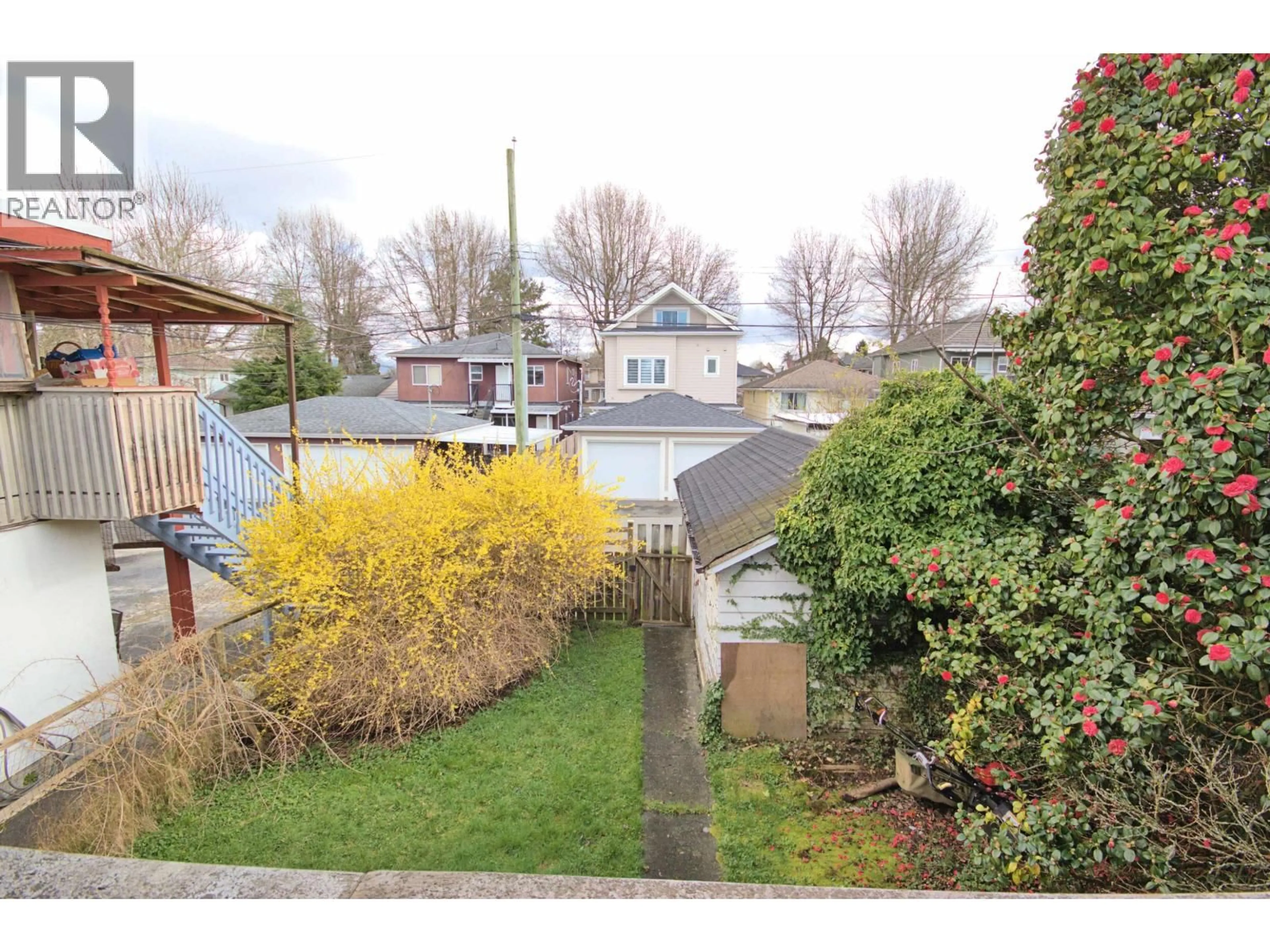 A pic from outside/outdoor area/front of a property/back of a property/a pic from drone, street for 4804 CULLODEN STREET, Vancouver British Columbia V5V4X9