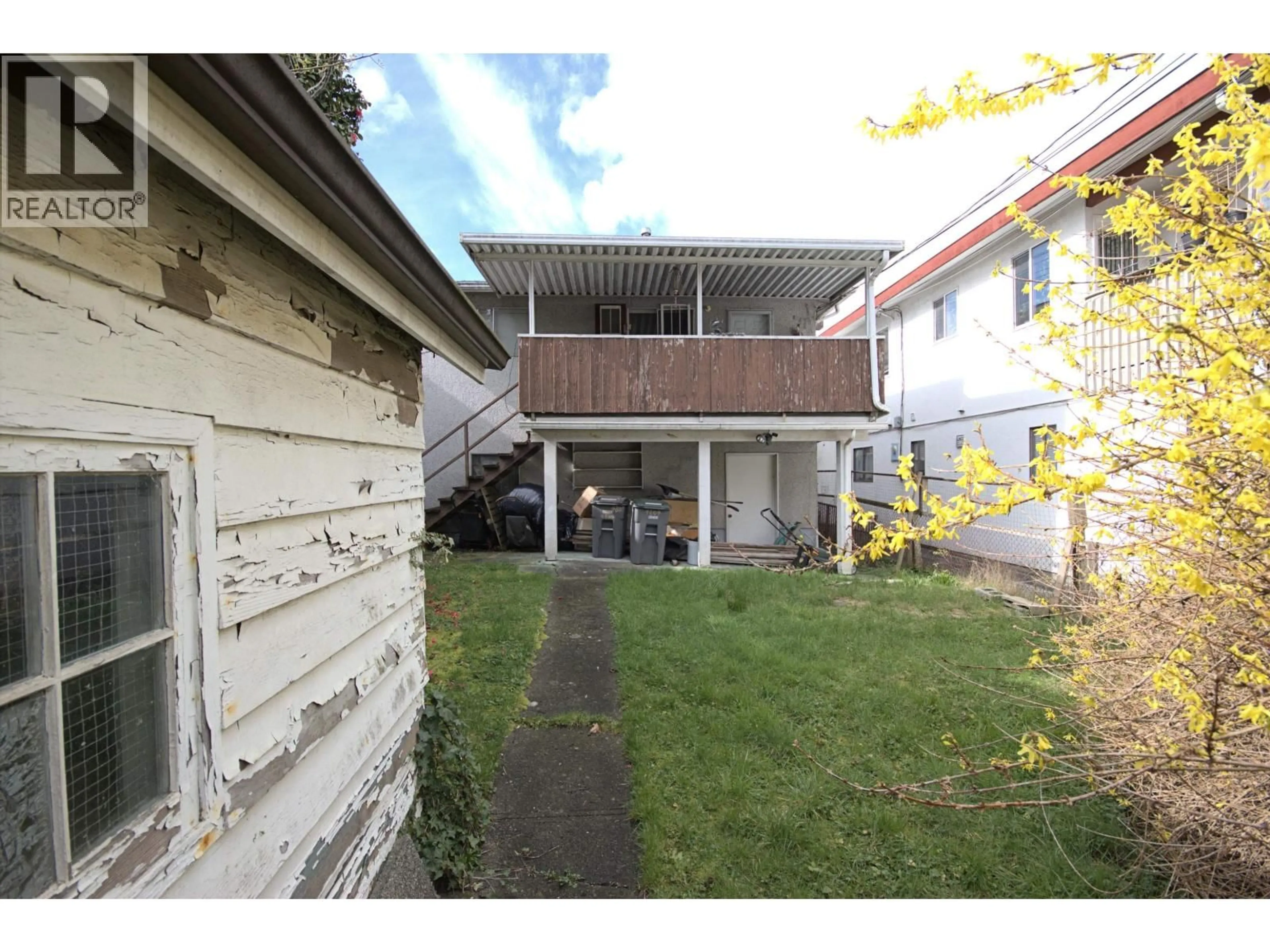 A pic from outside/outdoor area/front of a property/back of a property/a pic from drone, street for 4804 CULLODEN STREET, Vancouver British Columbia V5V4X9