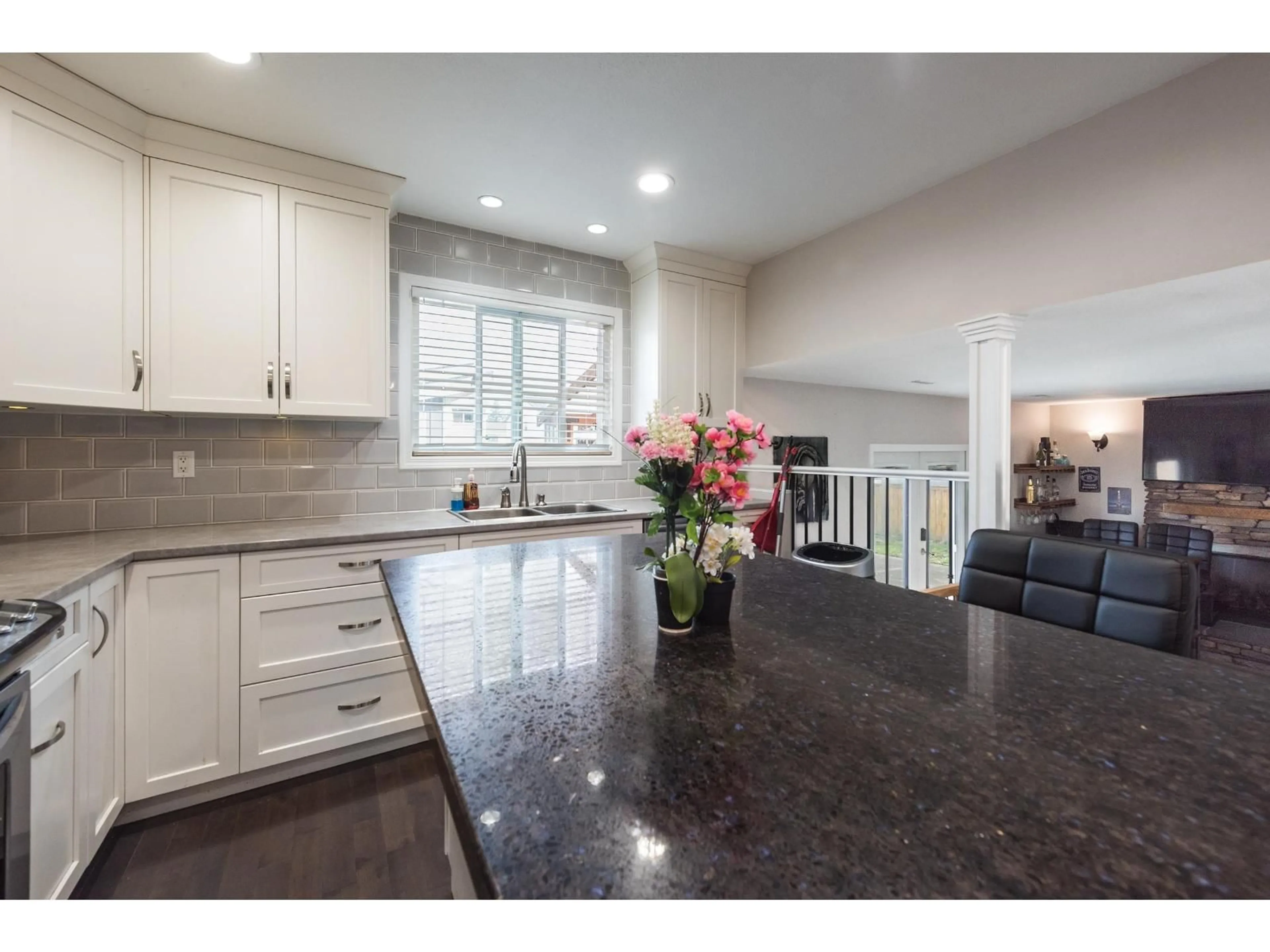 Open concept kitchen, ceramic/tile floor for 45765 THOMAS ROAD, Chilliwack British Columbia V2R3N3