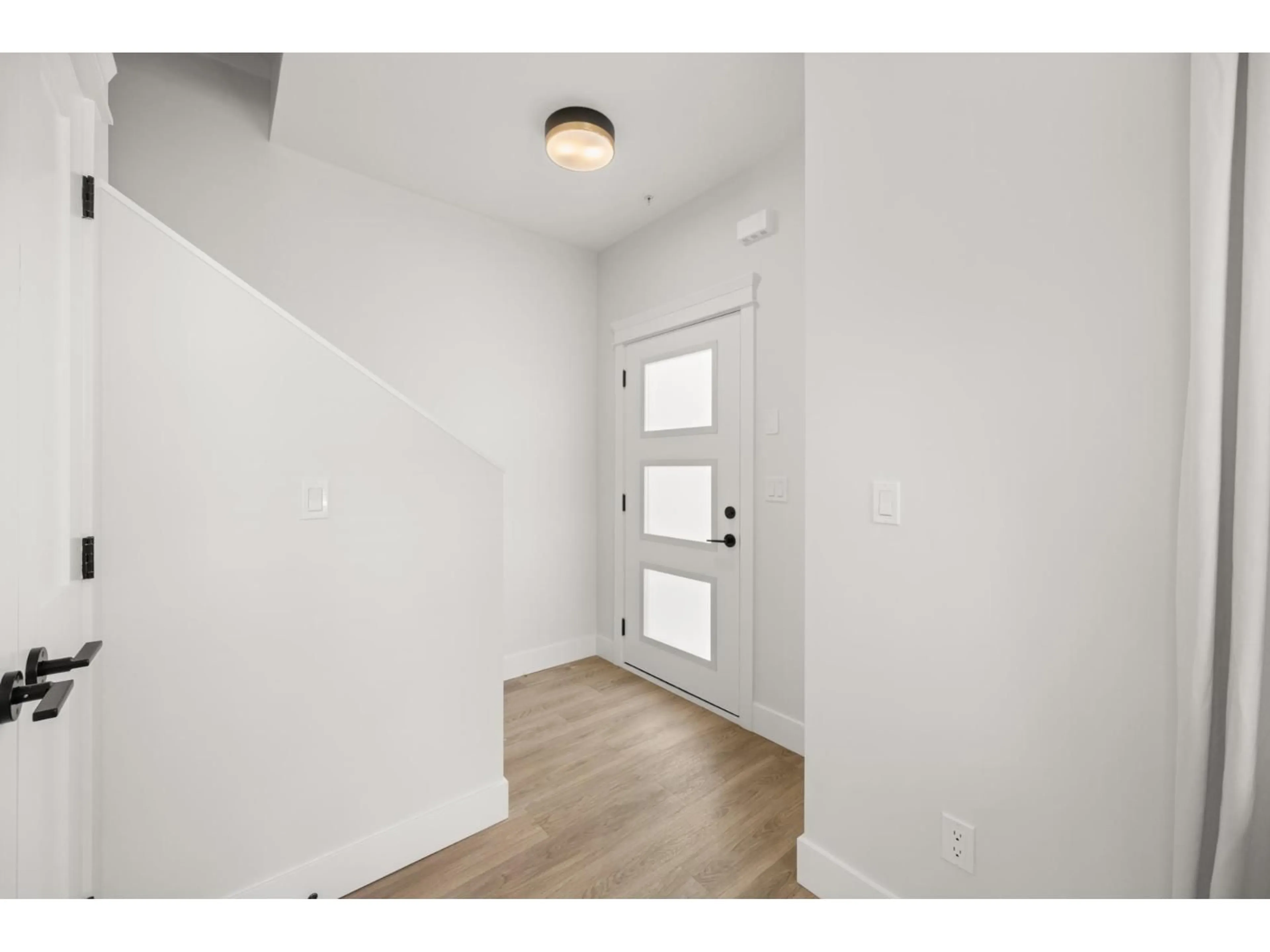 Indoor entryway for 8 - 20926 83 AVENUE AVENUE, Langley British Columbia V2Y3Y9