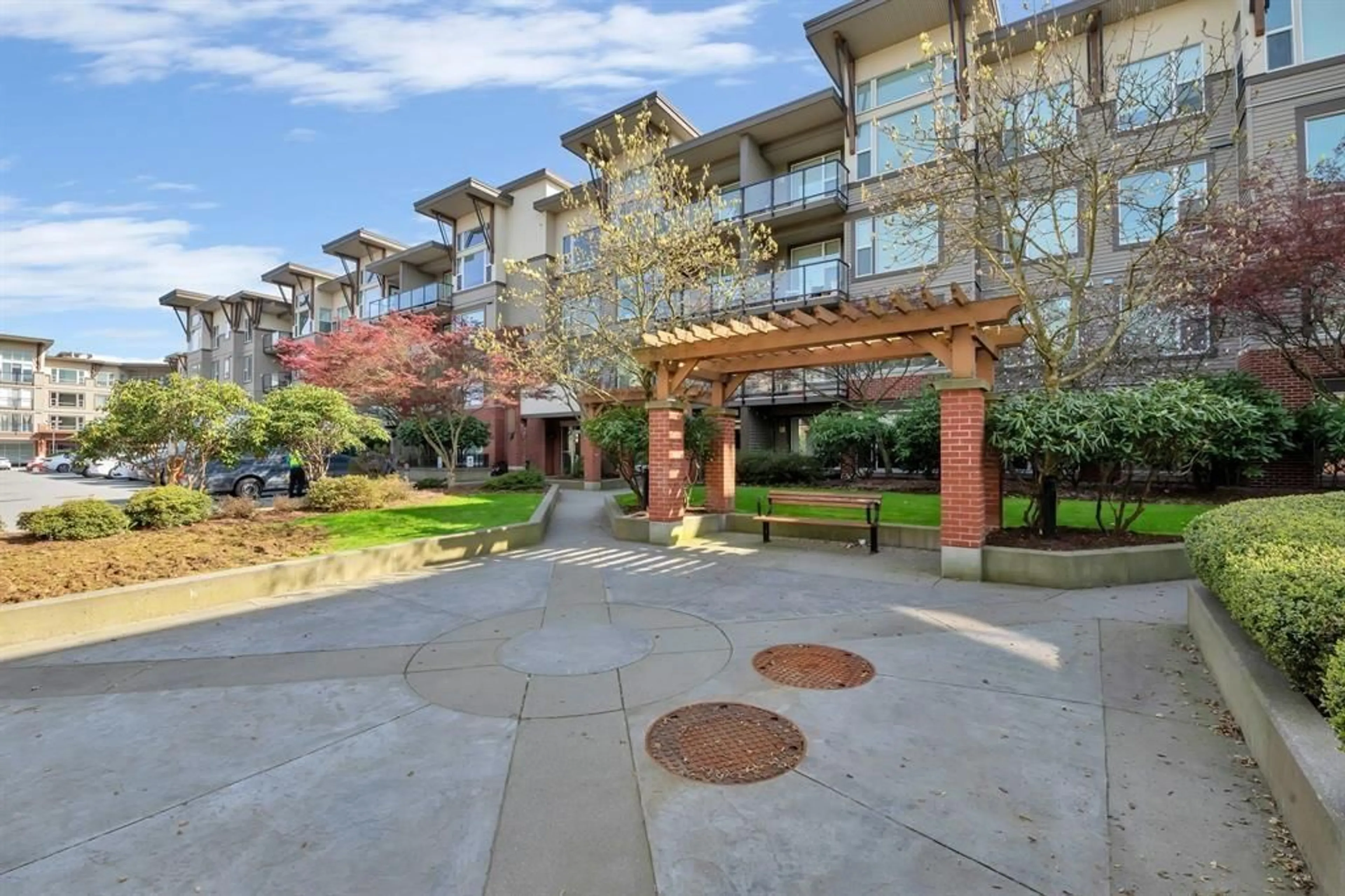 Patio, unknown for 417 - 33539 HOLLAND AVENUE, Abbotsford British Columbia V2S0C6