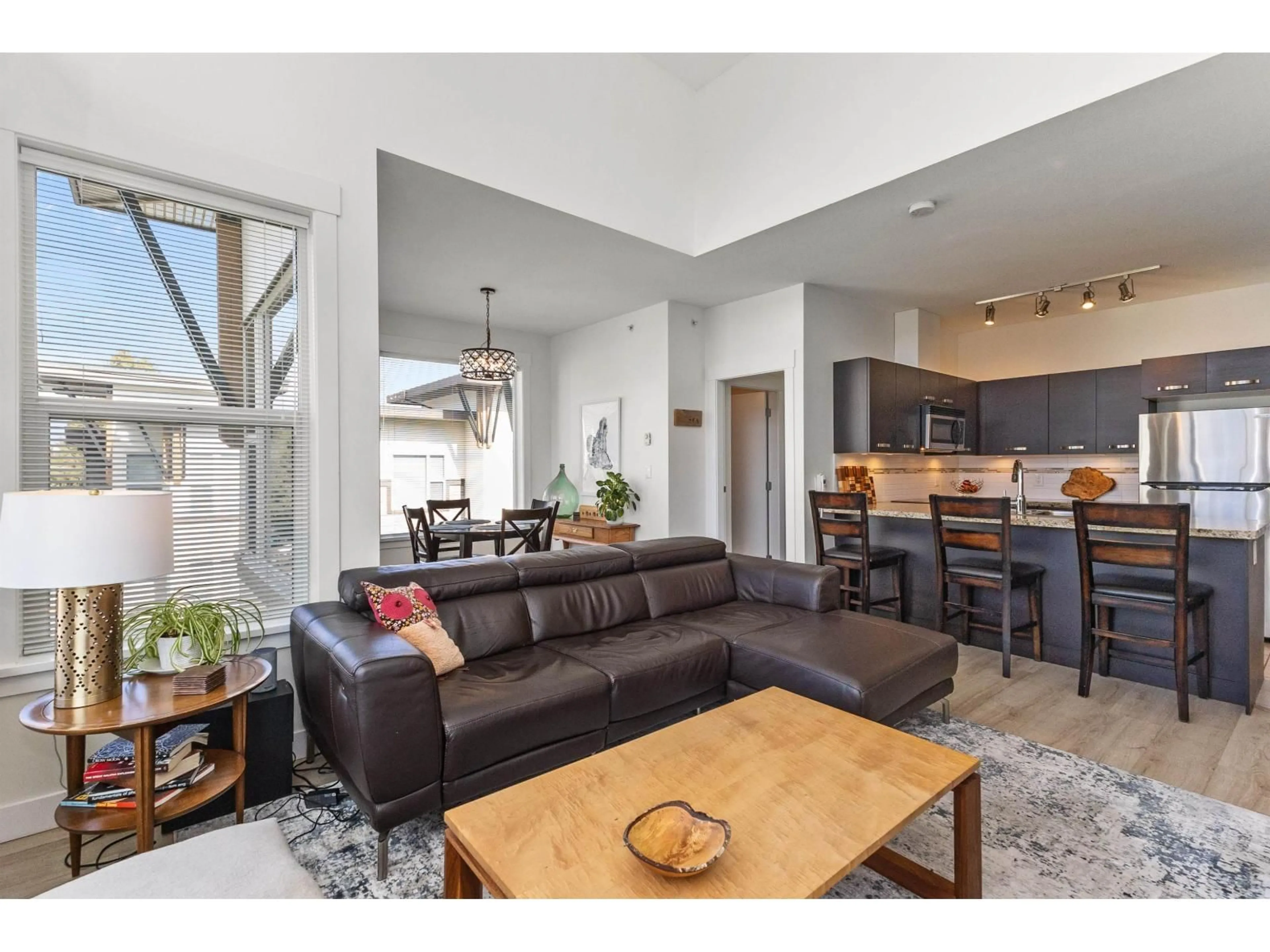 Living room with furniture, unknown for 417 - 33539 HOLLAND AVENUE, Abbotsford British Columbia V2S0C6