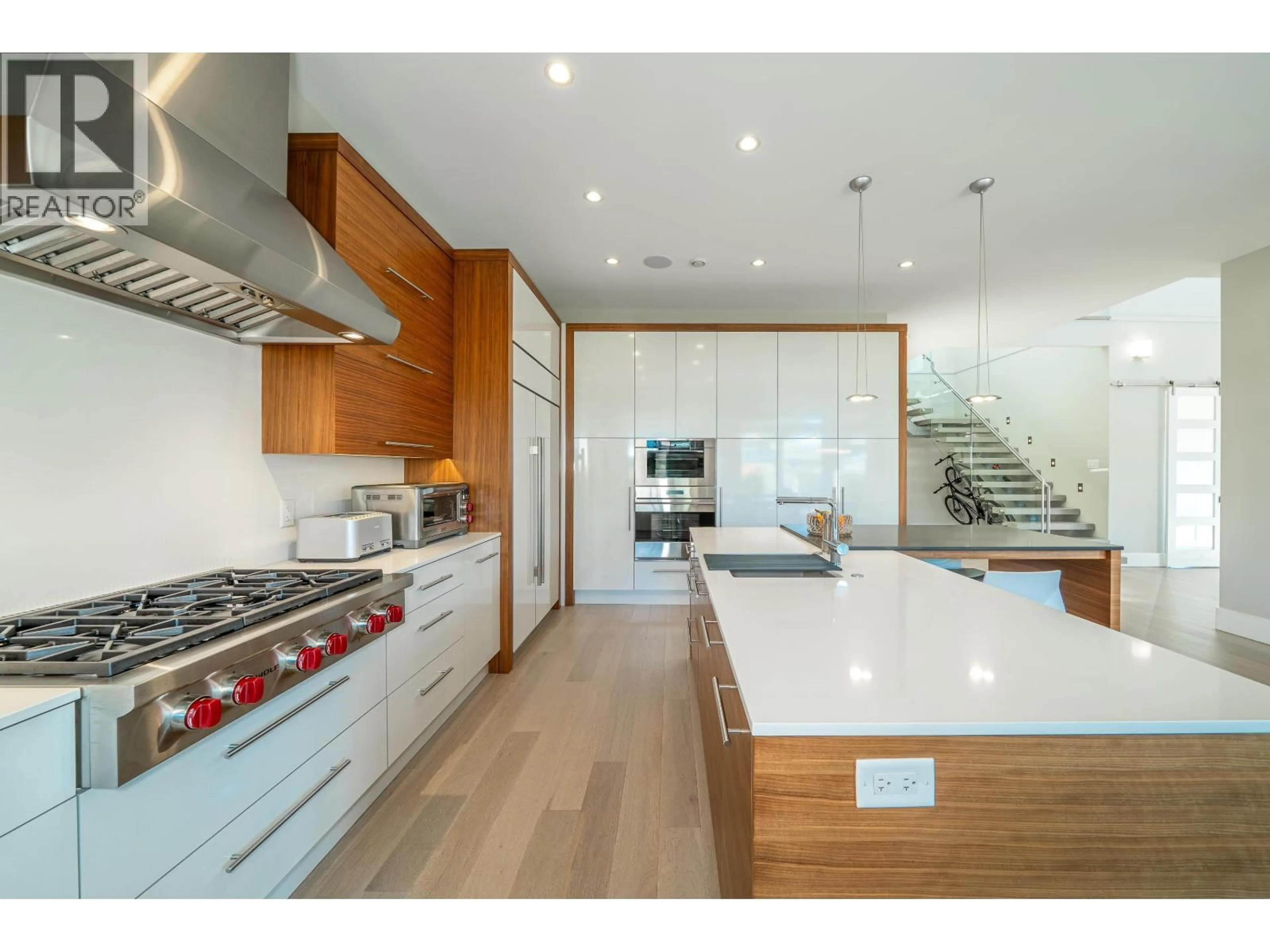 Contemporary kitchen, unknown for 10960 ROSECROFT CRESCENT, Richmond British Columbia V7A2J1