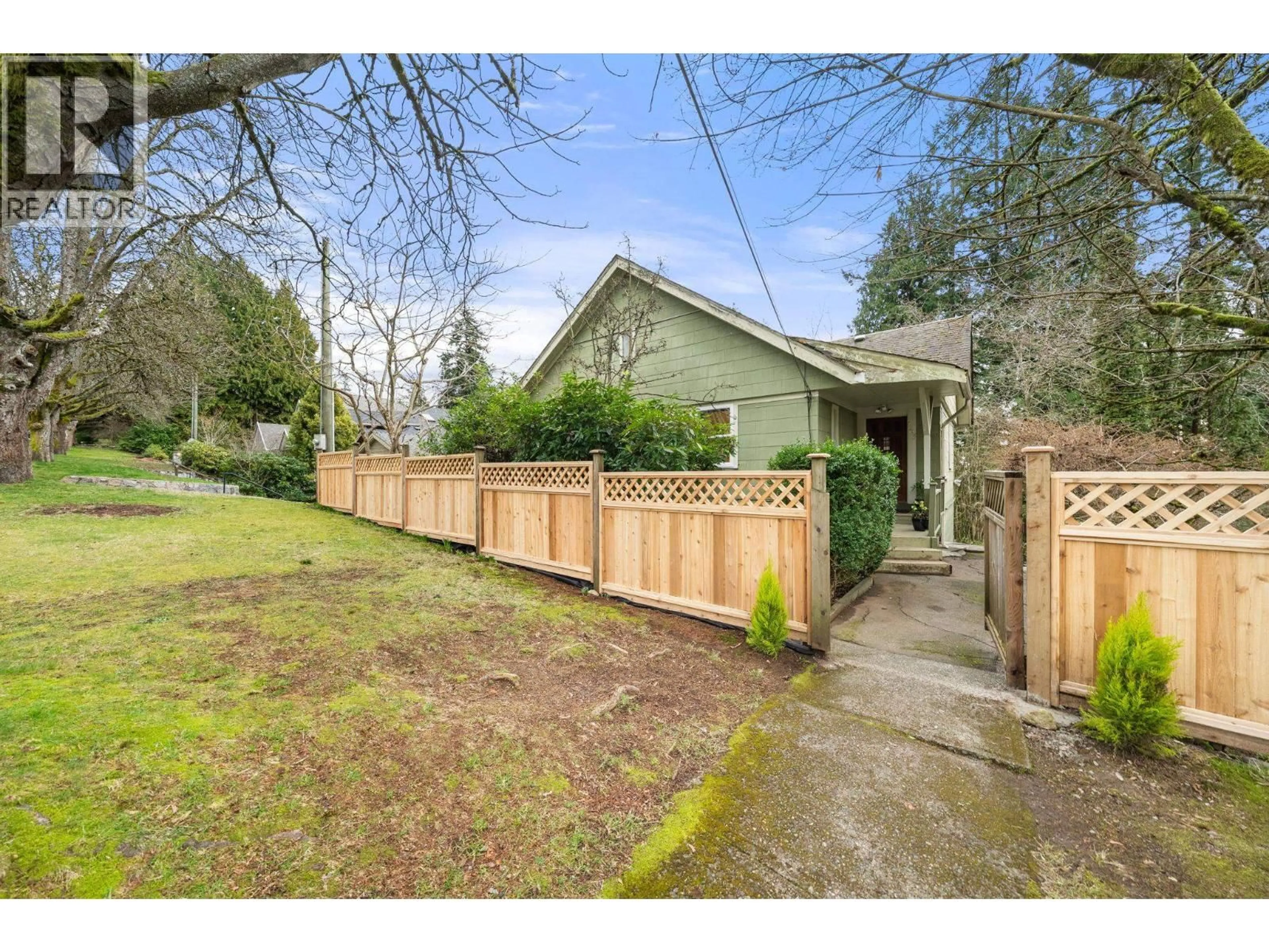 A pic from outside/outdoor area/front of a property/back of a property/a pic from drone, street for 163 KINGS ROAD, North Vancouver British Columbia V7N1H4