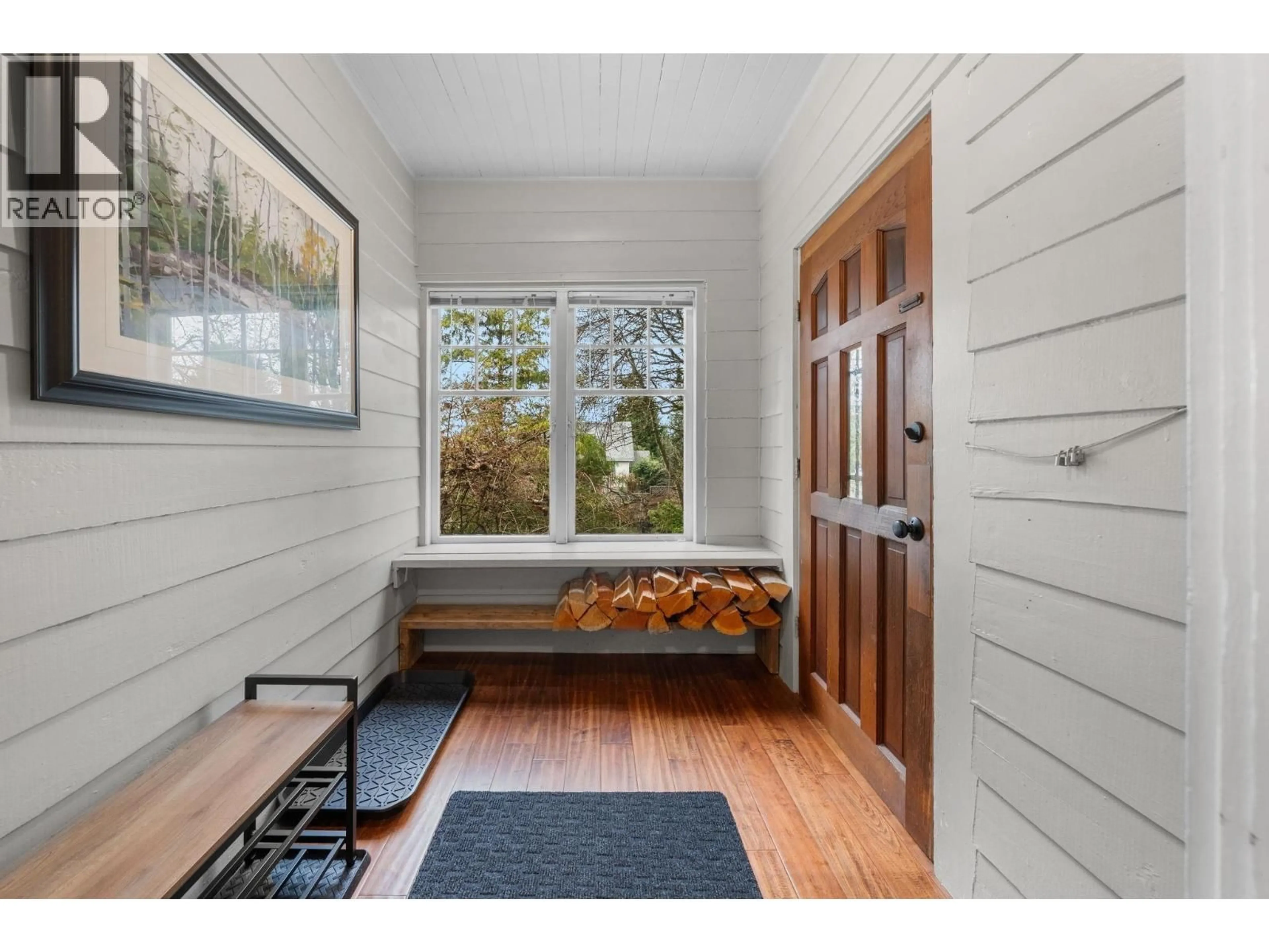 Indoor entryway for 163 KINGS ROAD, North Vancouver British Columbia V7N1H4
