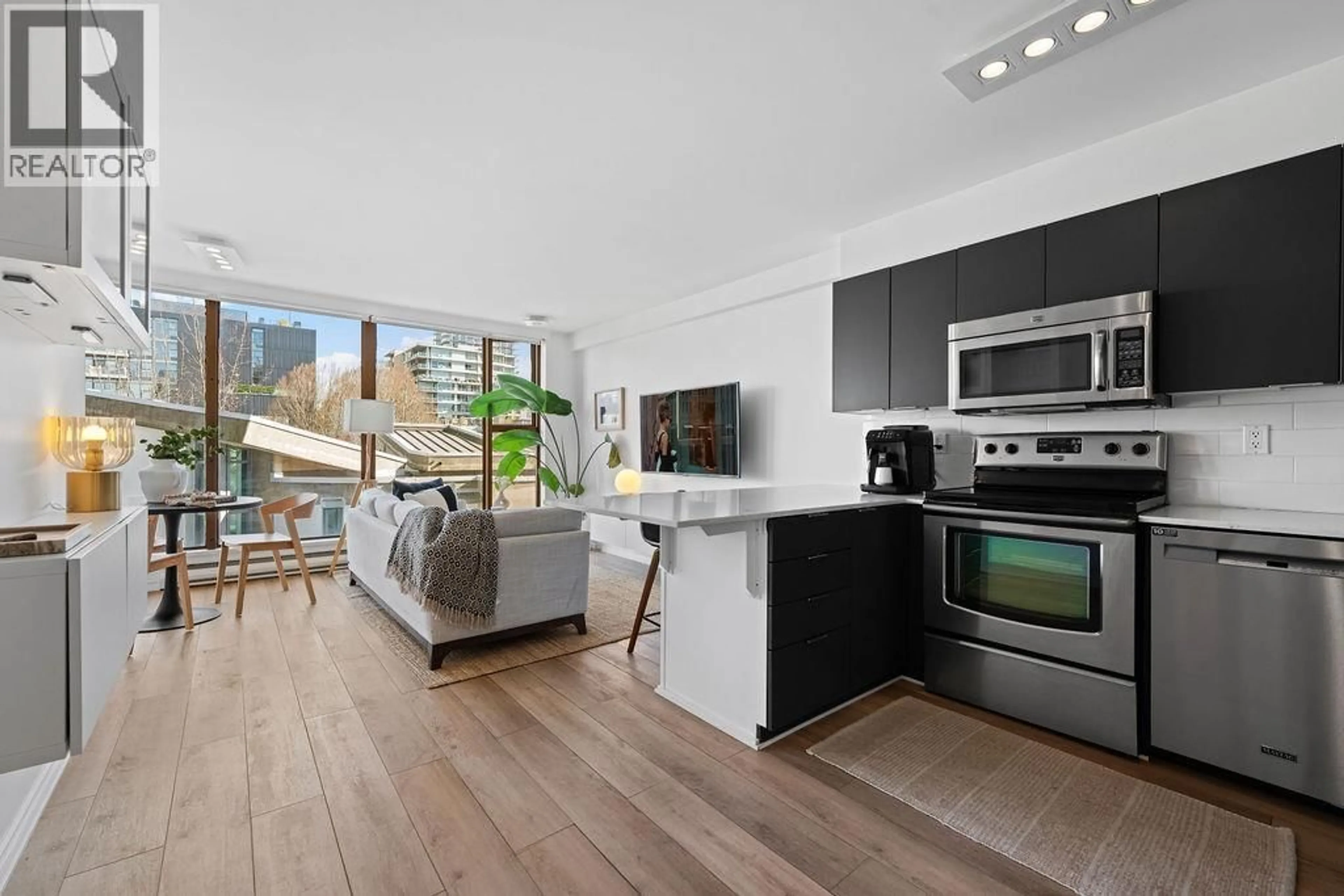 Open concept kitchen, unknown for 404 - 1633 8TH AVENUE, Vancouver British Columbia V6J5H7