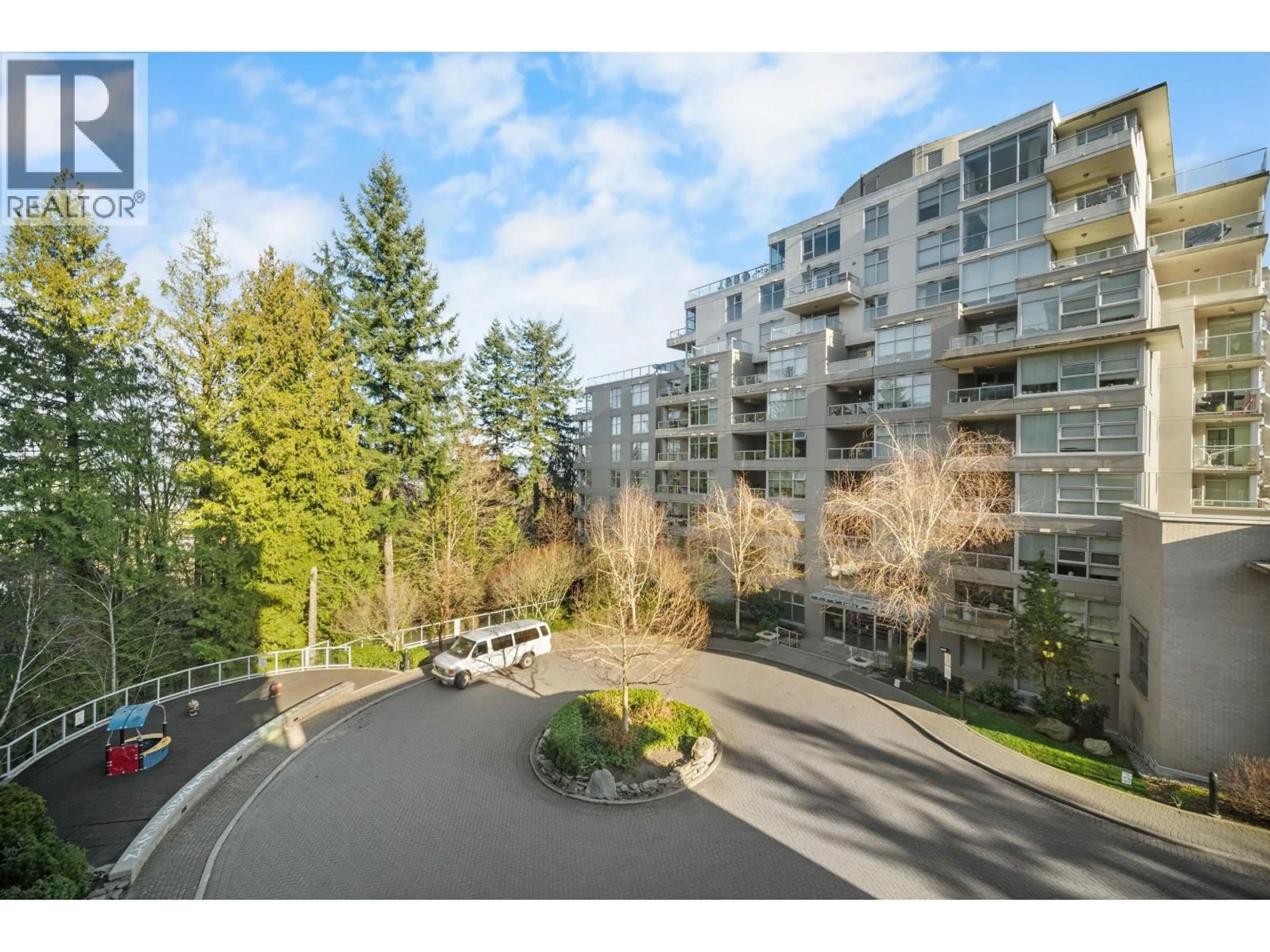 A pic from outside/outdoor area/front of a property/back of a property/a pic from drone, unknown for 409 - 9232 UNIVERSITY CRESCENT, Burnaby British Columbia V5A0A3
