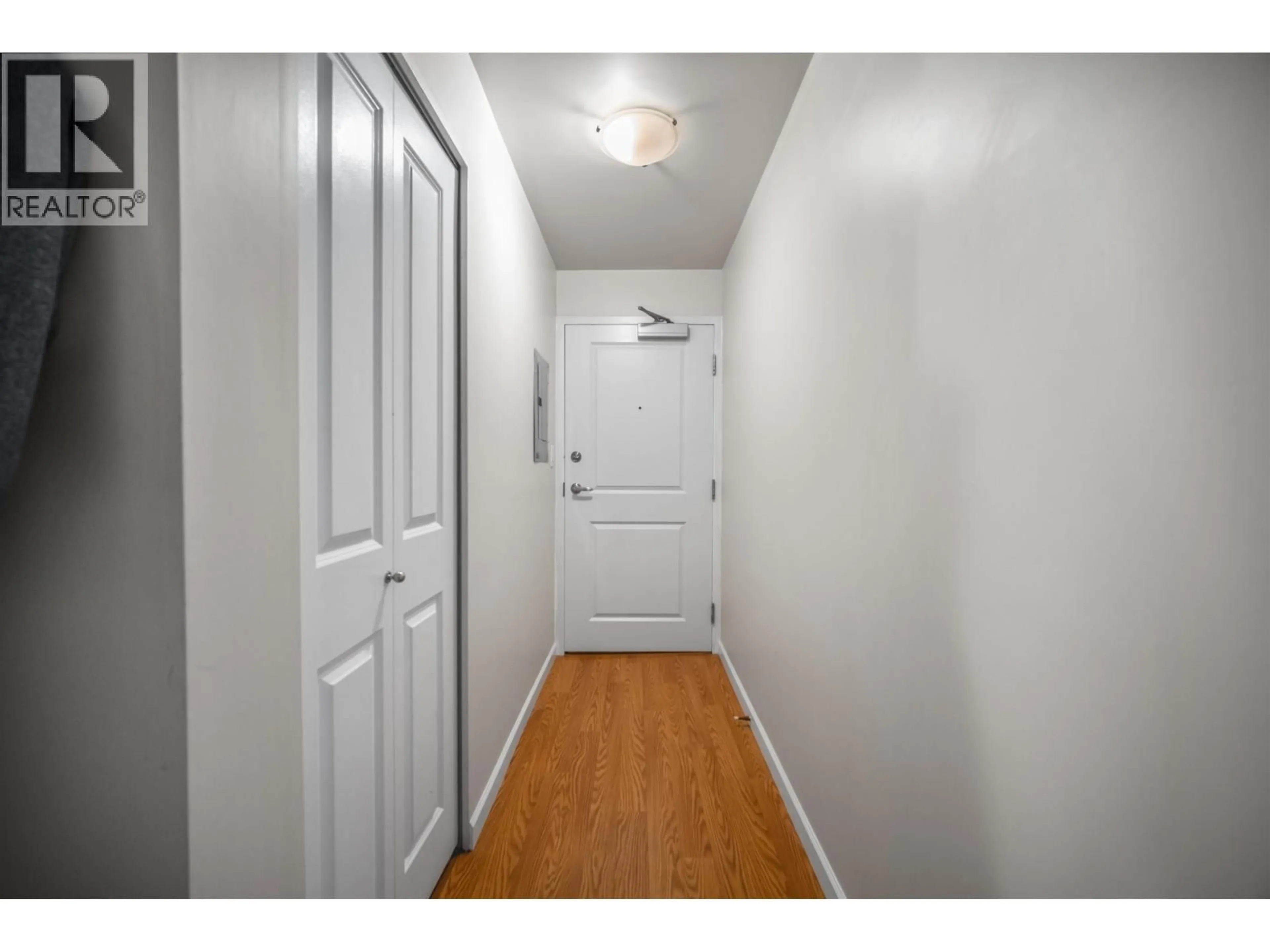 Indoor entryway for 409 - 9232 UNIVERSITY CRESCENT, Burnaby British Columbia V5A0A3