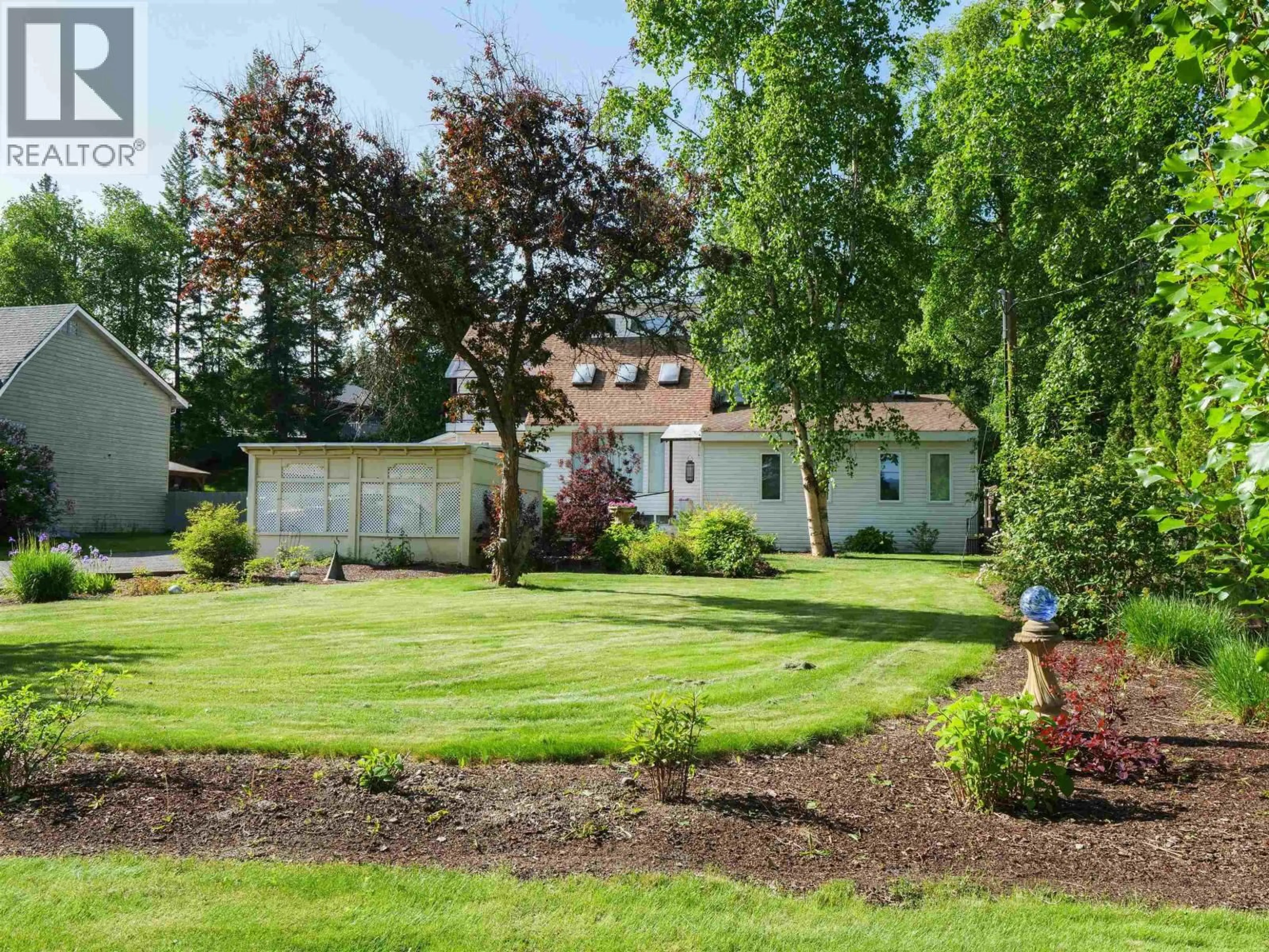 A pic from outside/outdoor area/front of a property/back of a property/a pic from drone, street for 1750 BEACH CRESCENT, Quesnel British Columbia V2J4J6