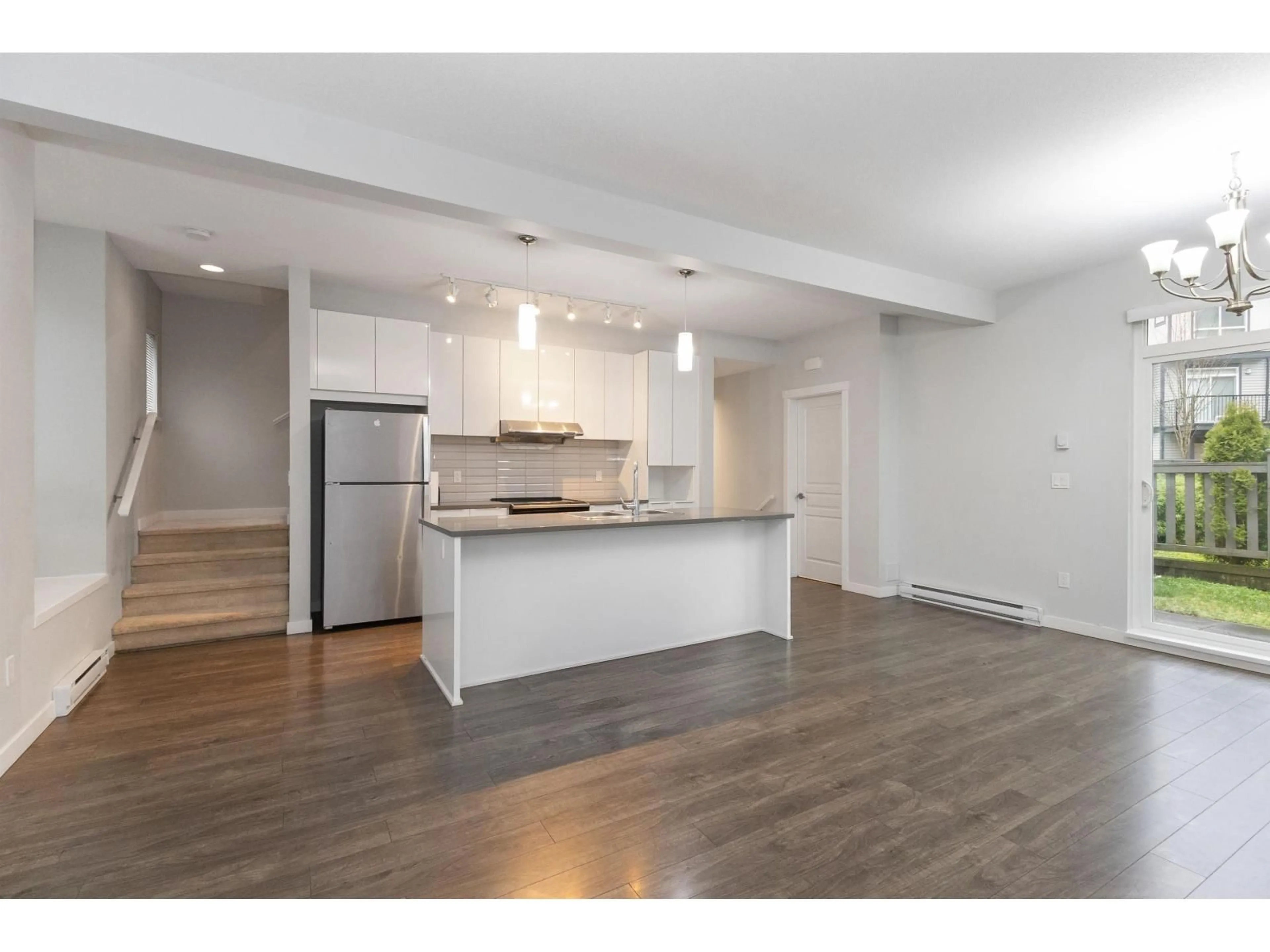 Open concept kitchen, wood/laminate floor for 74 - 30930 WESTRIDGE PLACE, Abbotsford British Columbia V2T0H6