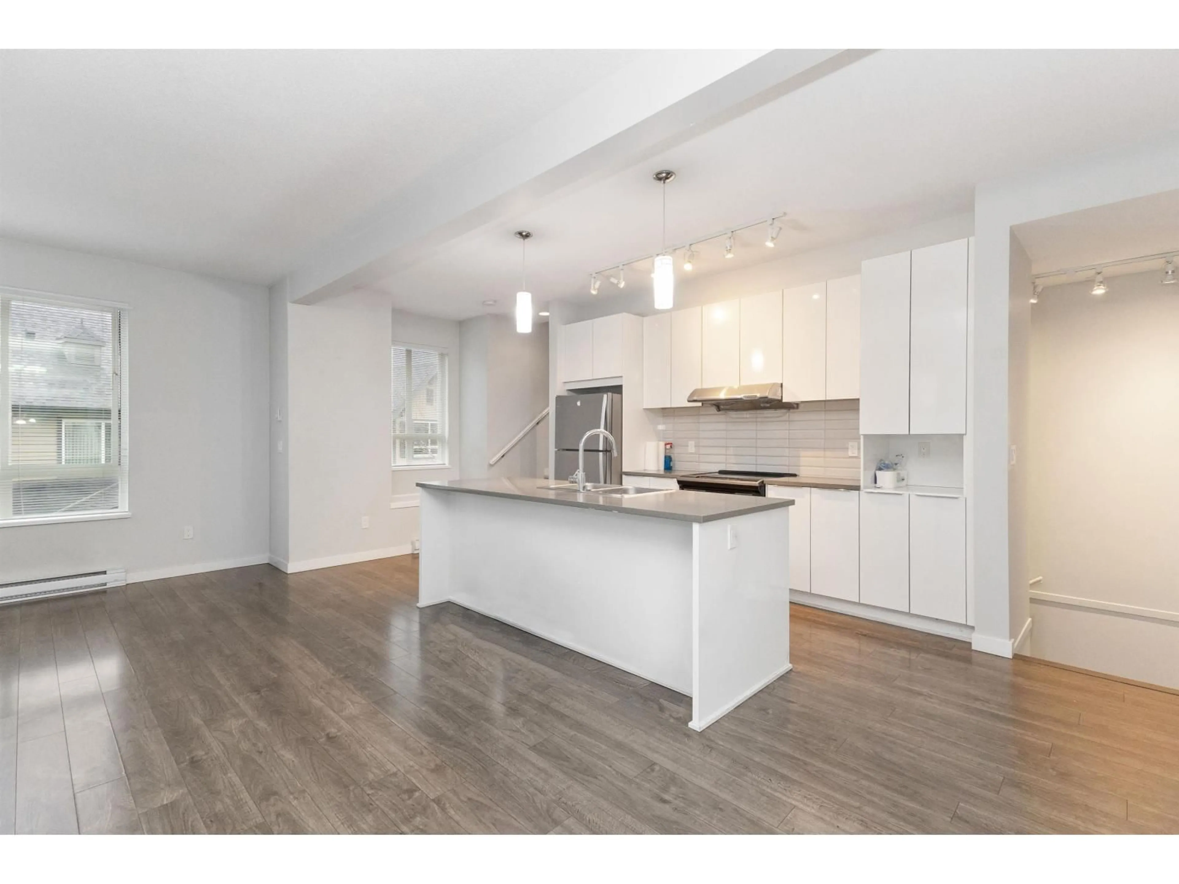 Open concept kitchen, wood/laminate floor for 74 - 30930 WESTRIDGE PLACE, Abbotsford British Columbia V2T0H6