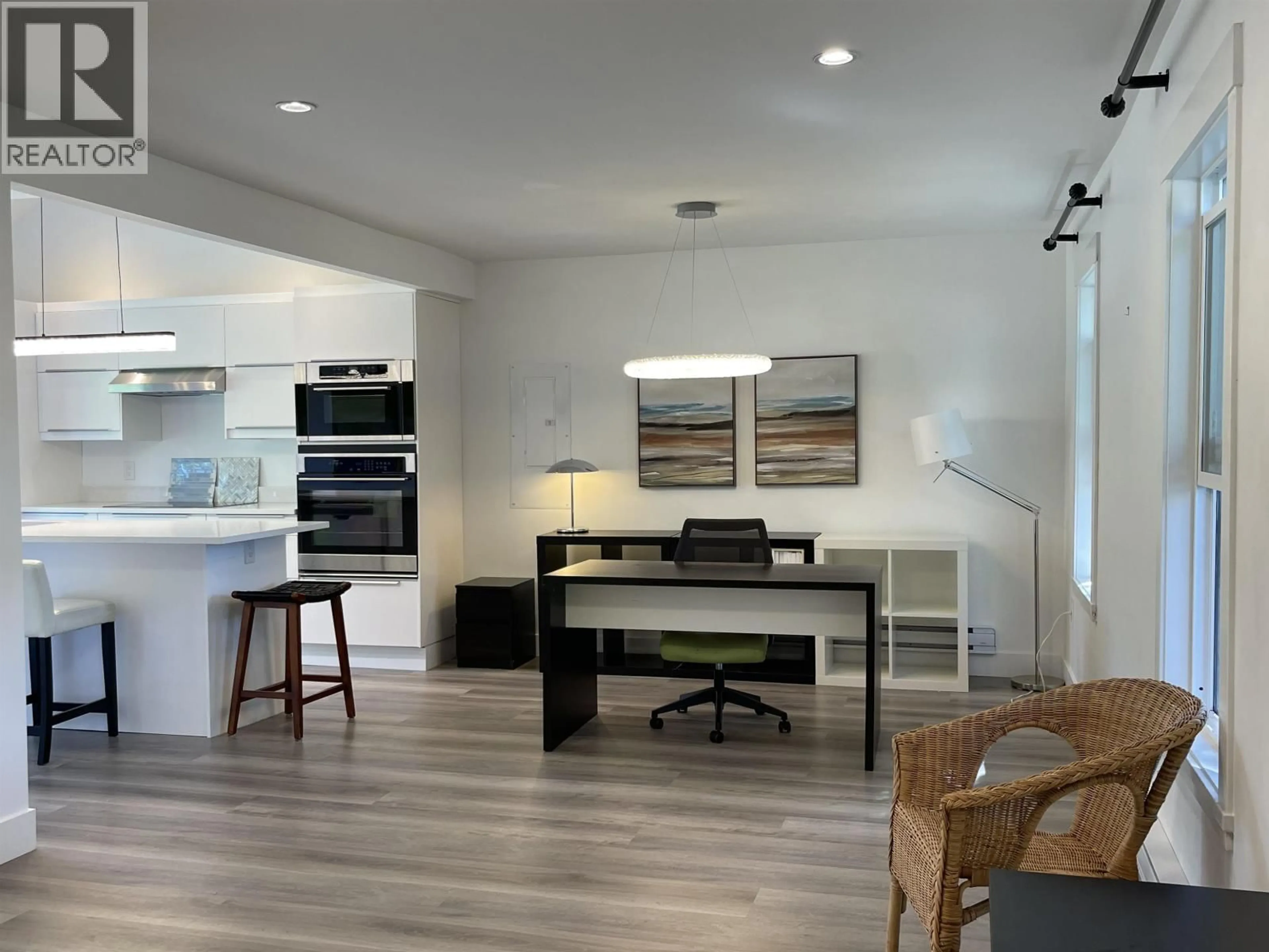 Open concept kitchen, unknown for 500 DOUGLAS CRESCENT, Richmond British Columbia V7B1E5