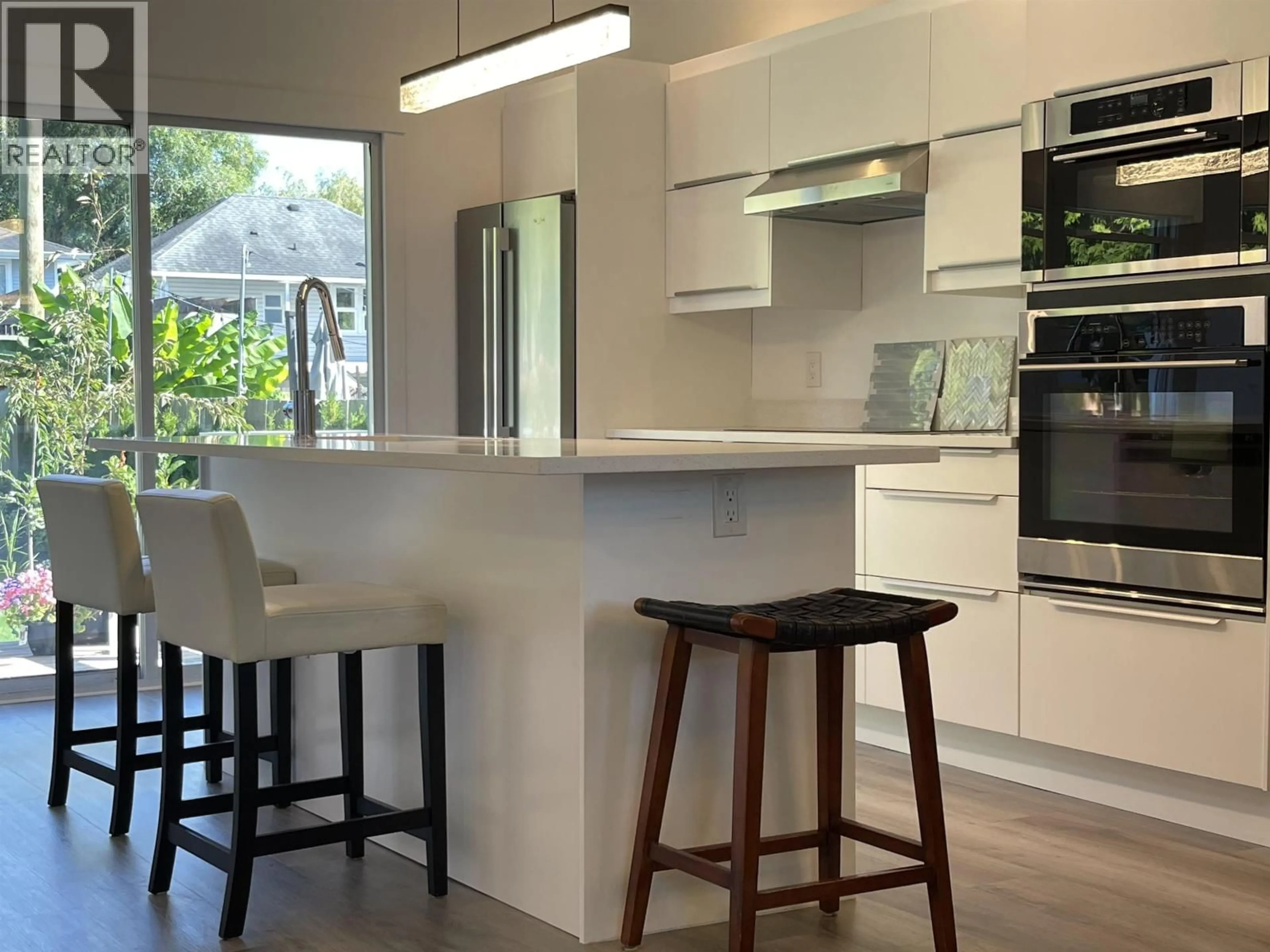 Contemporary kitchen, unknown for 500 DOUGLAS CRESCENT, Richmond British Columbia V7B1E5