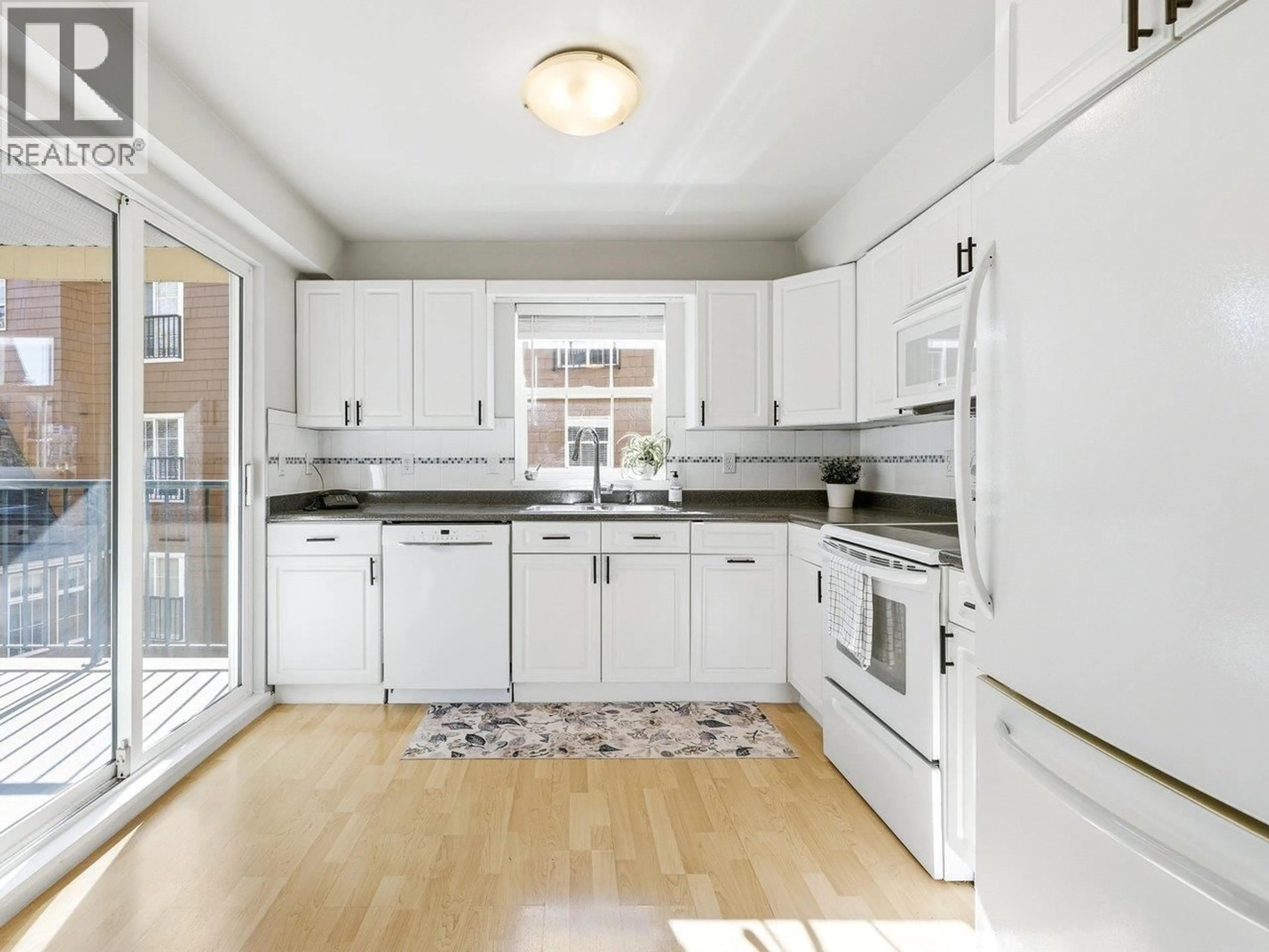 Standard kitchen, unknown for 206 - 5556 14 AVENUE, Delta British Columbia V4M4E7