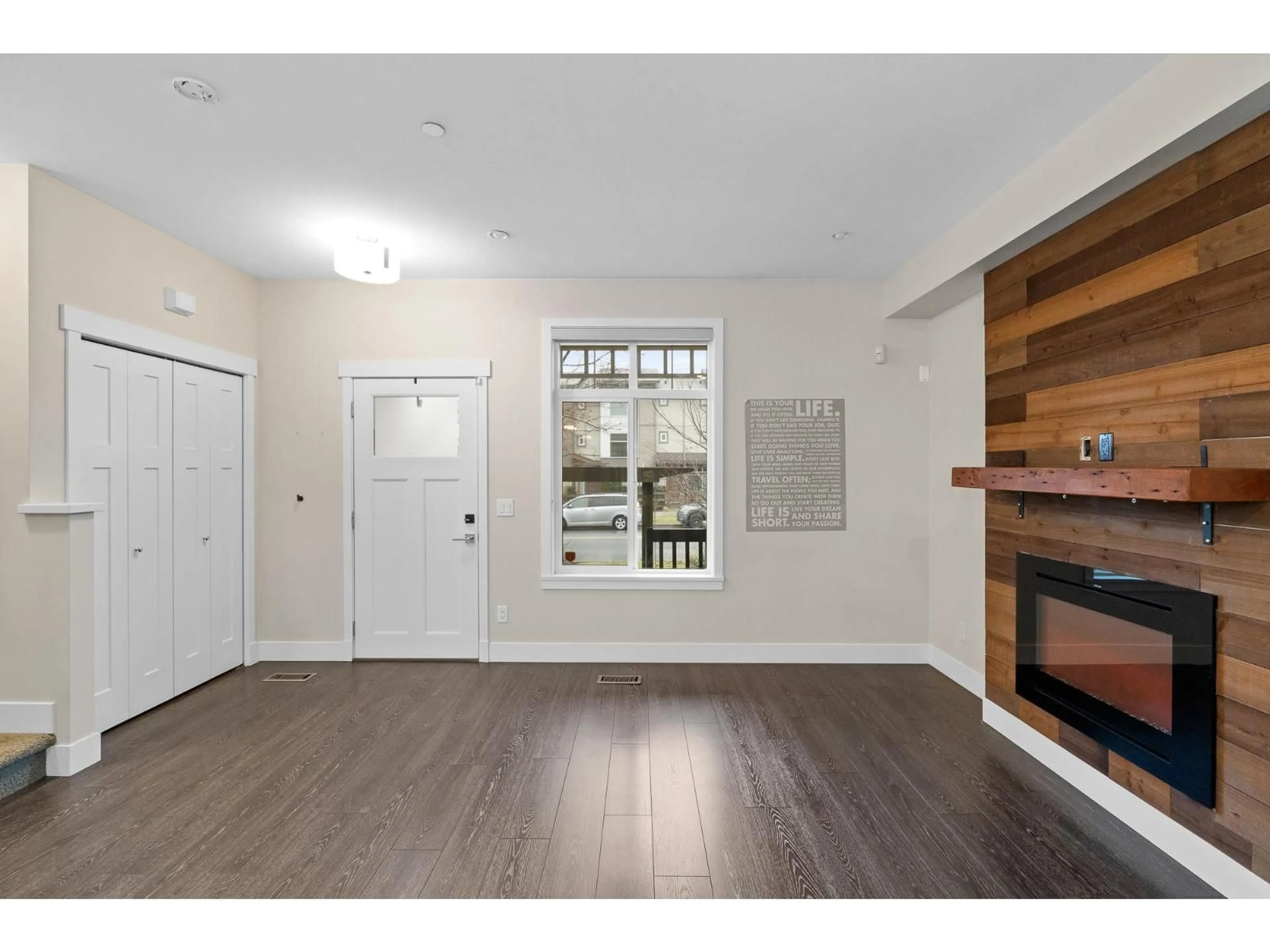 Indoor entryway for 20362 84 AVENUE, Langley British Columbia V2Y0R6