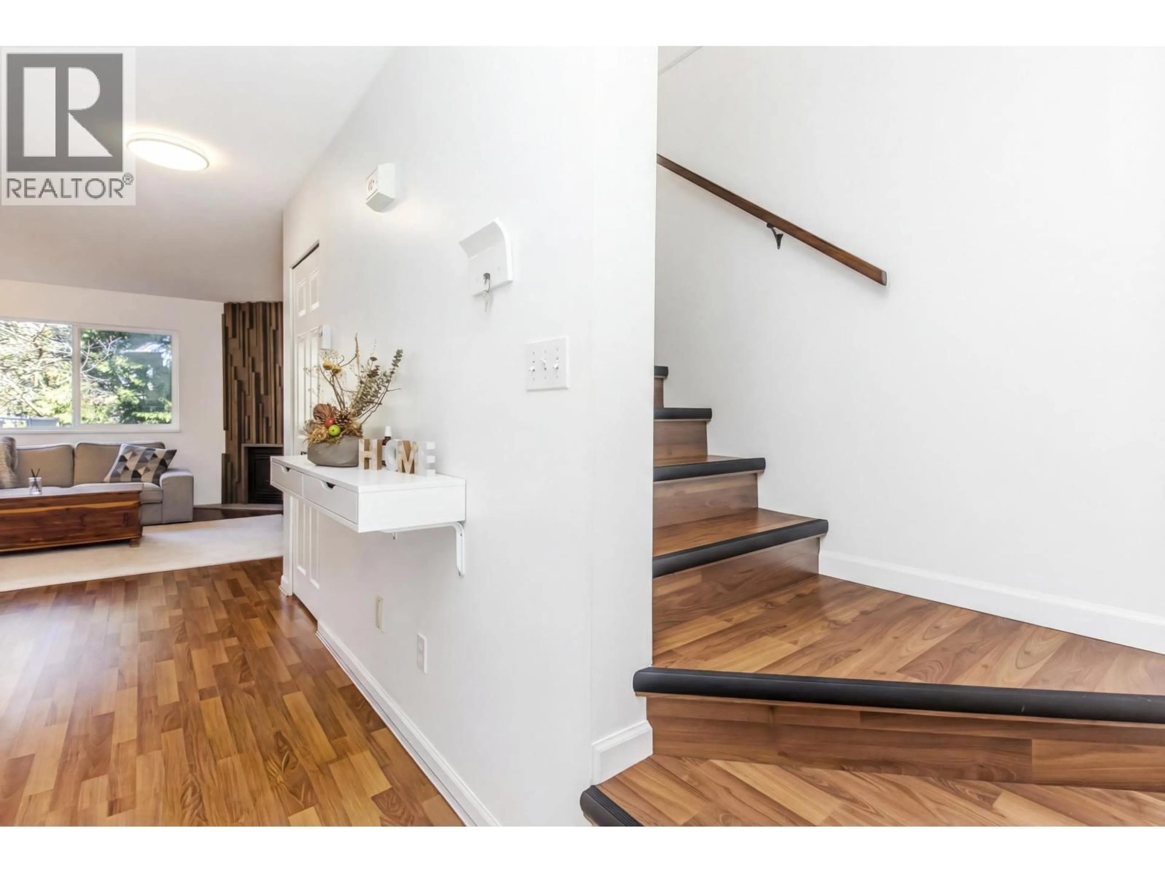 Unknown for 100 - 39920 GOVERNMENT ROAD, Squamish British Columbia V8B0G5