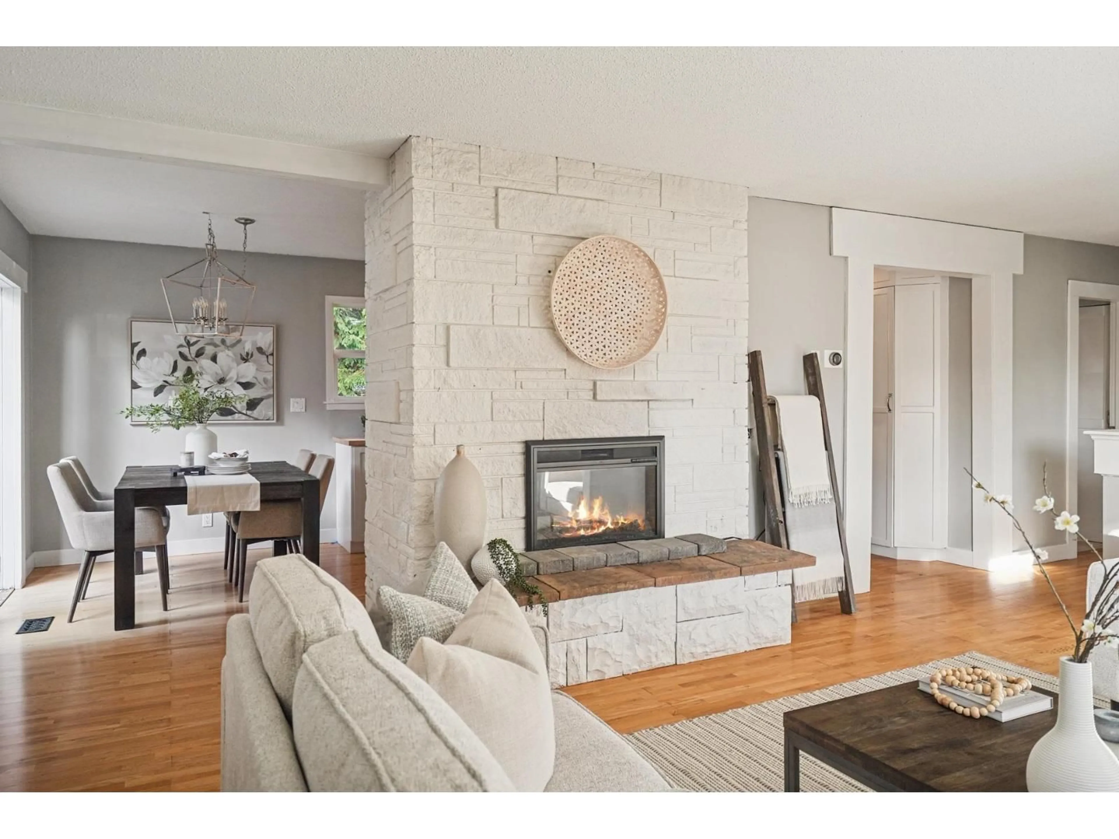 Living room with furniture, unknown for 12469 23 AVENUE, Surrey British Columbia V4A2C5