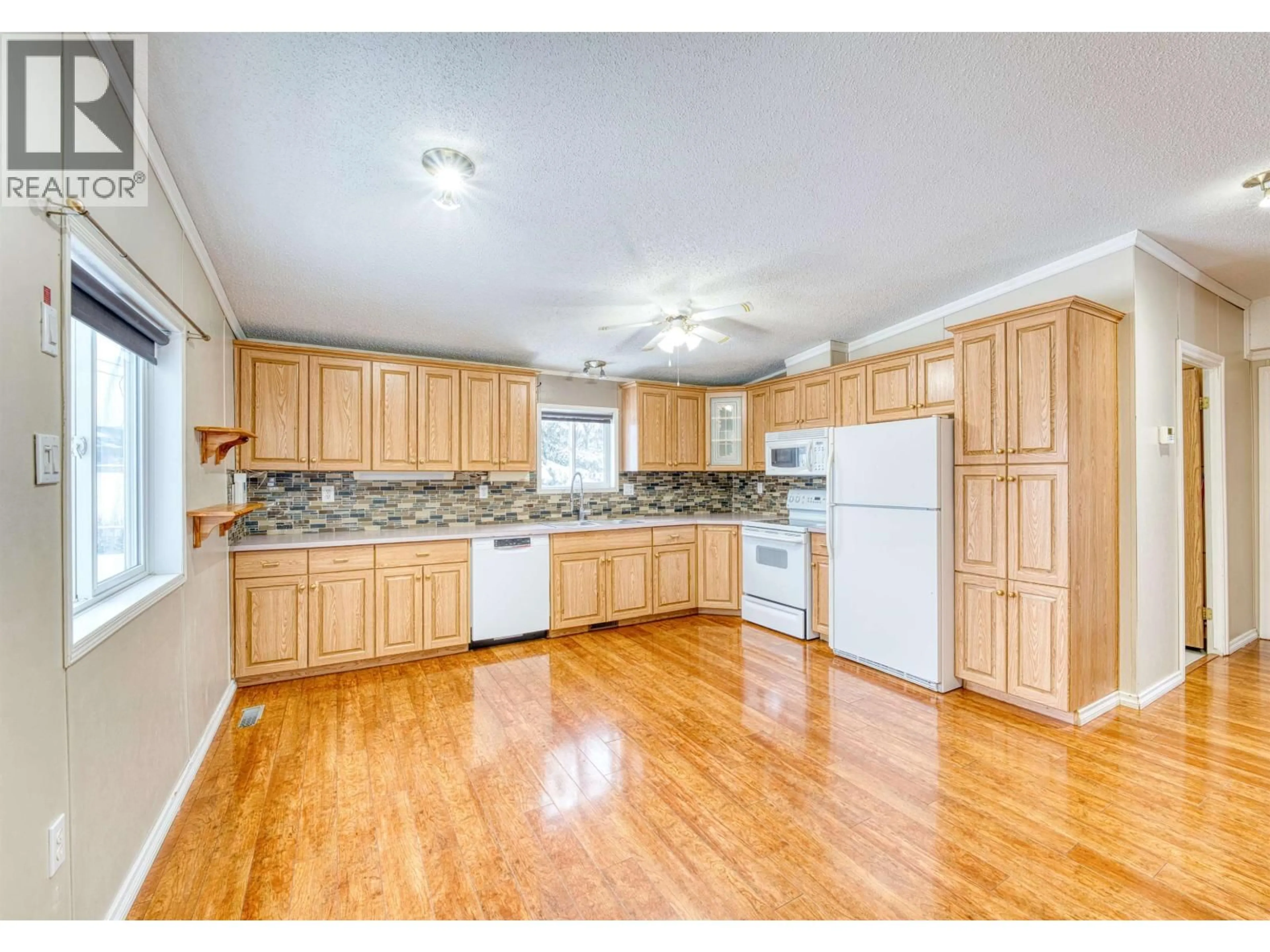 Standard kitchen, wood/laminate floor for 10020 99 STREET, Taylor British Columbia V0C2K0