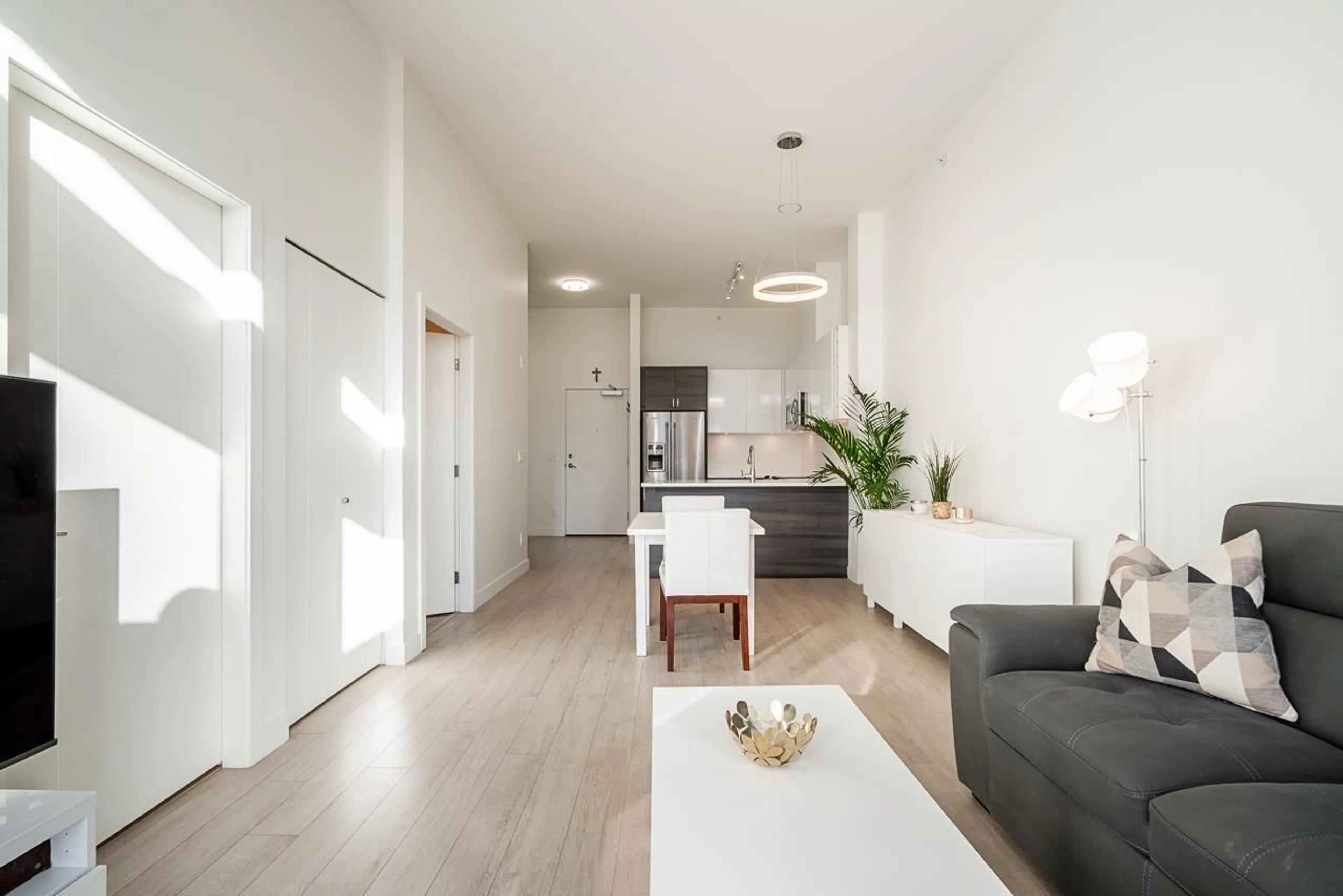 Unknown for 401 - 13919 FRASER HIGHWAY, Surrey British Columbia V3T4E6