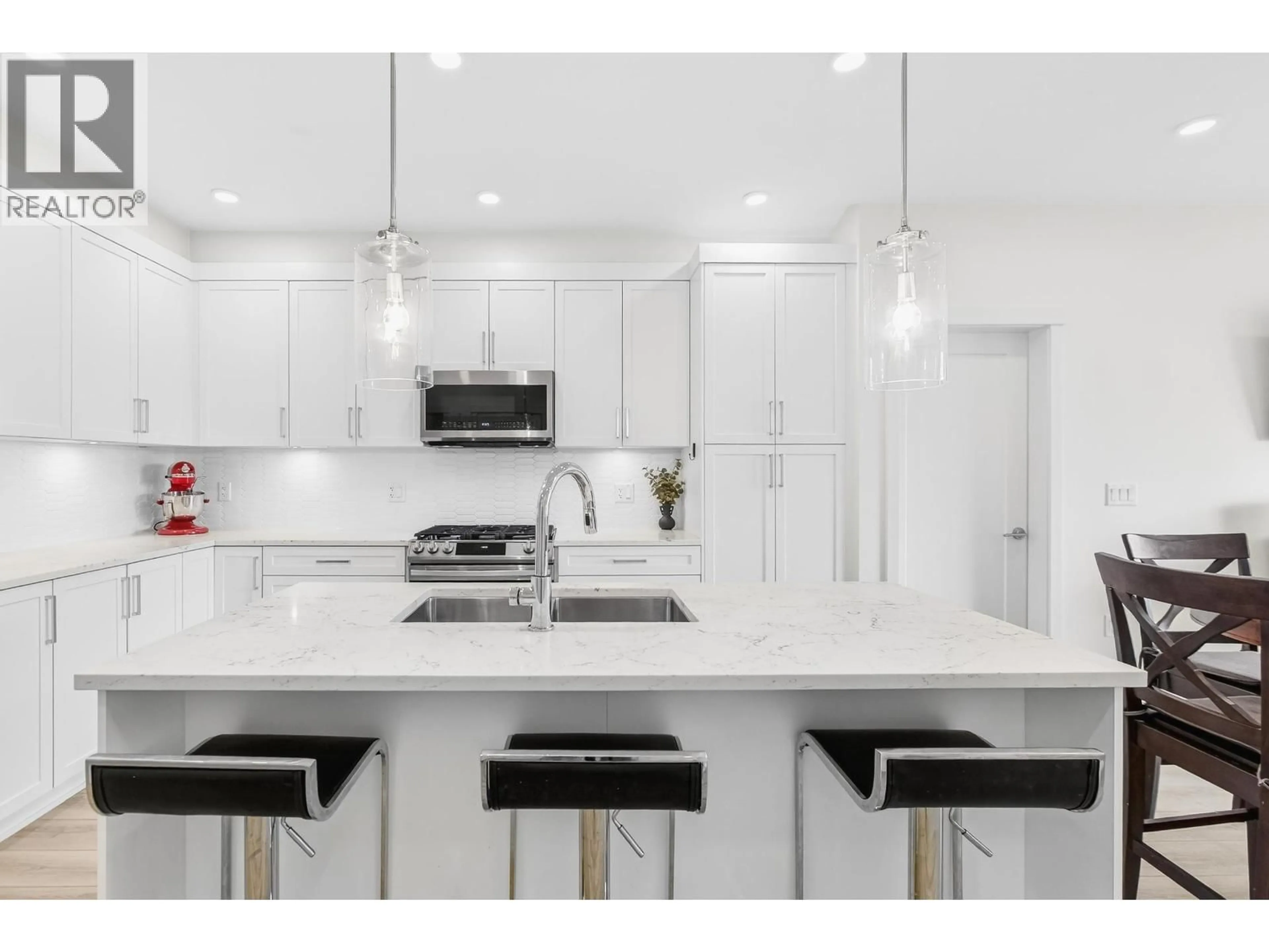 Open concept kitchen, ceramic/tile floor for 406 - 11865 227 STREET, Maple Ridge British Columbia V2X6H8