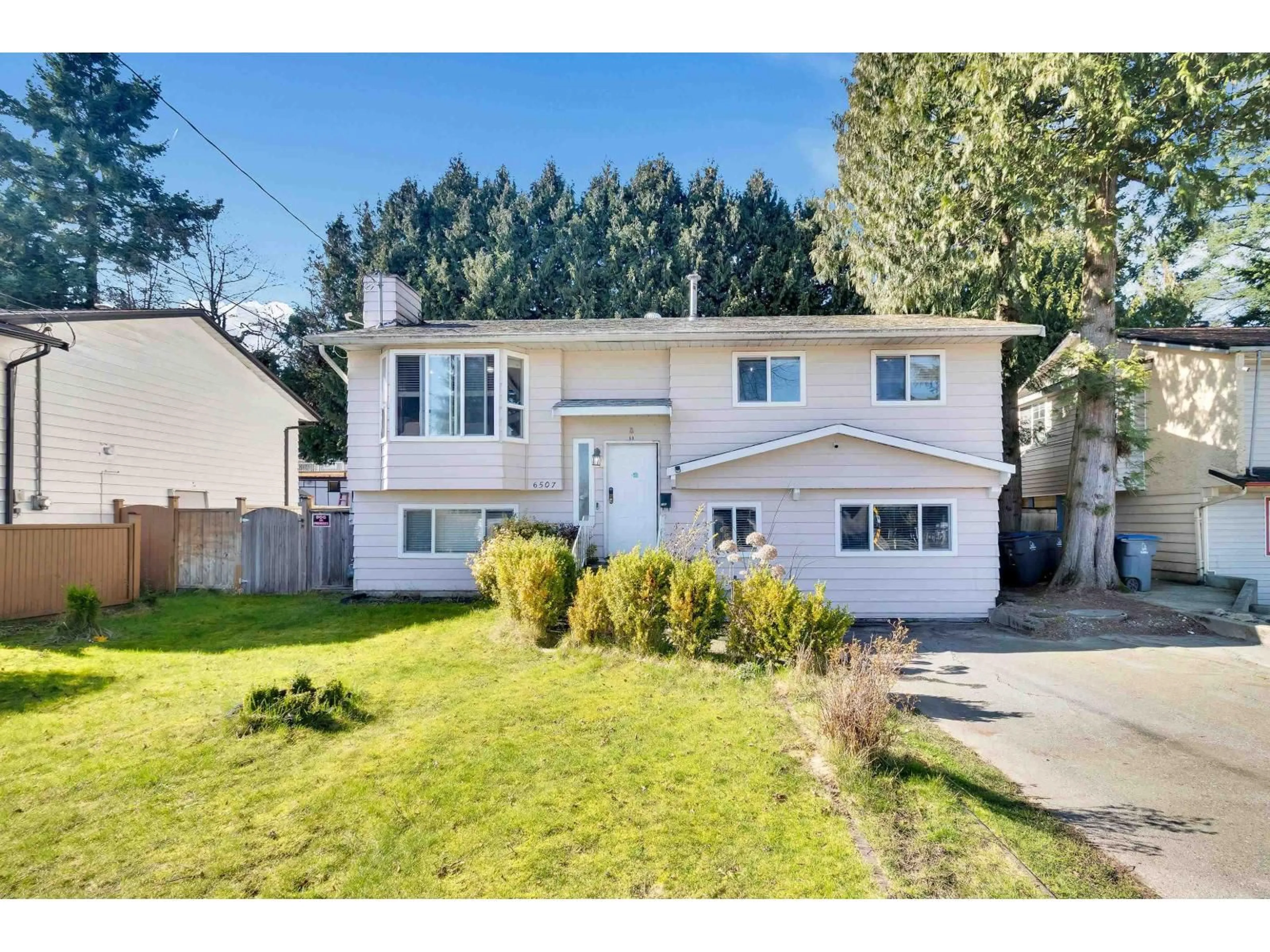 Home with vinyl exterior material, street for 6507 134 STREET, Surrey British Columbia V3W4S1